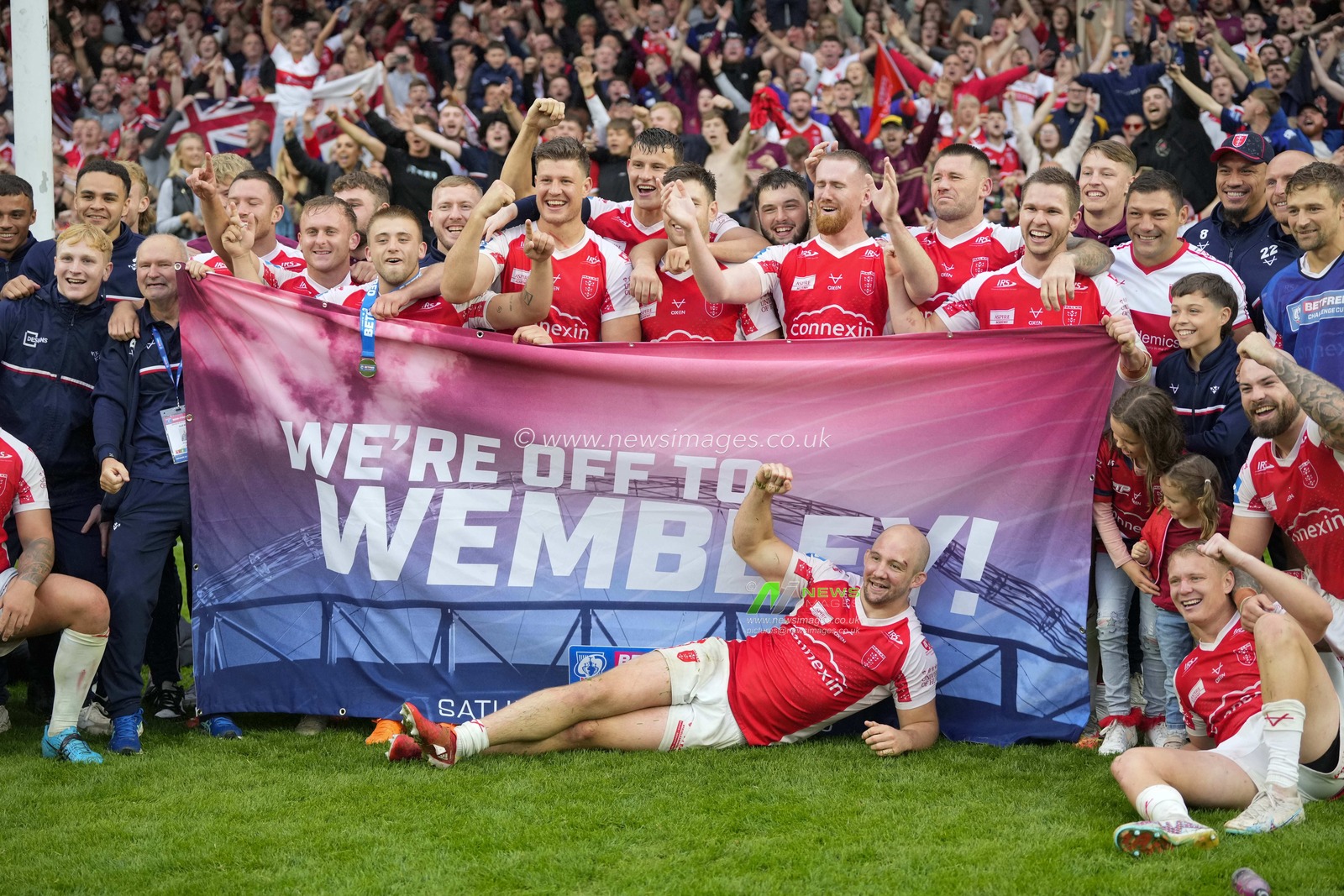 Hull KR players celebrate winning 11-10 on extra point to get to Wembley during the Betfred Challenge Cup Semi Final match Hull KR vs Wigan Warriors at Sewell Group Craven Park, Kingston upon Hull, United Kingdom, 23rd July 2023

(Photo by Steve Flynn/News Images)