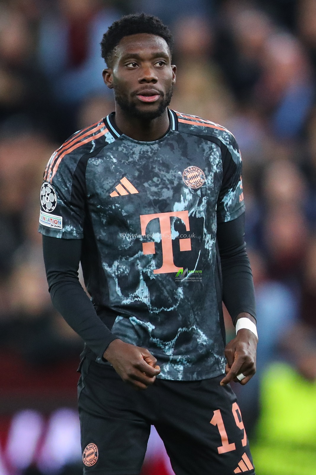 Alphonso Davies of Bayern Munich during the UEFA Champions League League Stage match Aston Villa vs Bayern Munich at Villa Park, Birmingham, United Kingdom, 2nd October 2024

(Photo by Gareth Evans/News Images)