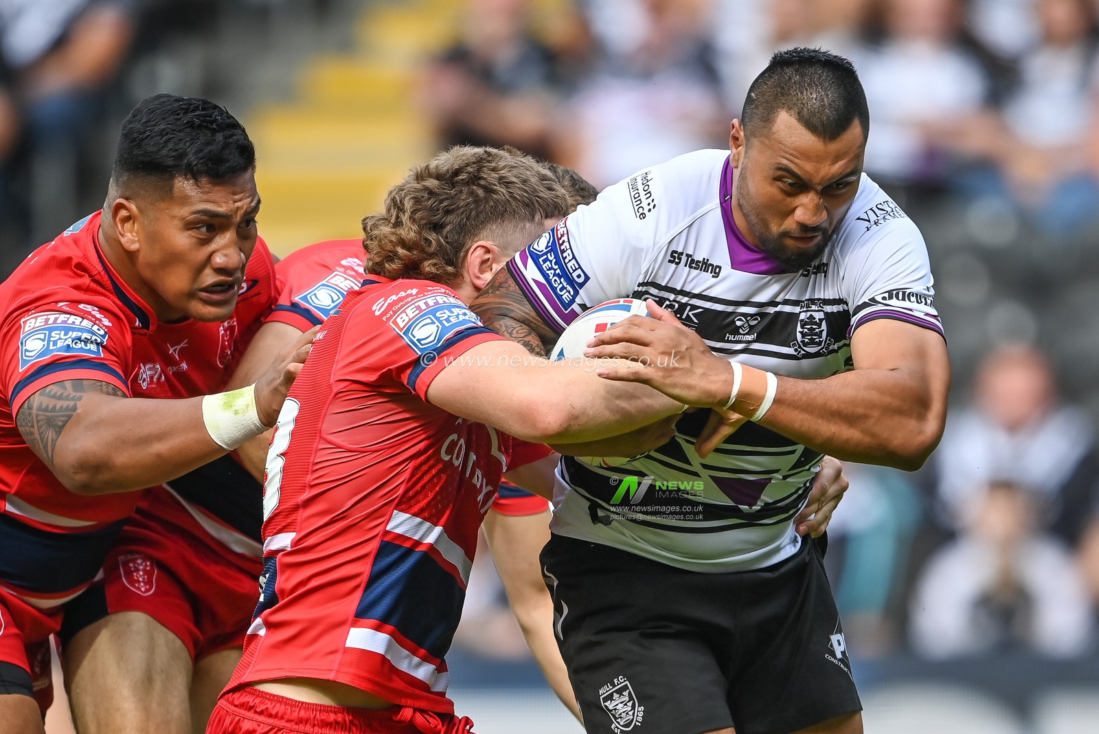 Ligi Sao #8 of Hull FC is tackled by Ethan Ryan #23 of Hull KR during the Betfred Super League match Hull FC vs Hull KR at MKM Stadium, Hull, United Kingdom, 3rd September 2022

(Photo by Craig Thomas/News Images)
