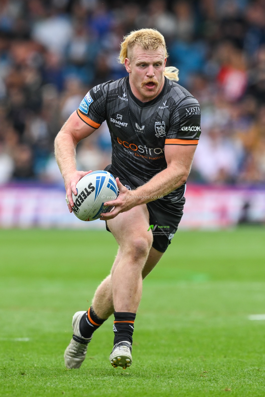 Brad Fash Hull FC makes a break during the Magic Weekend match Hull FC vs London Broncos at Elland Road, Leeds, United Kingdom, 17th August 2024

(Photo by Craig Thomas/News Images)