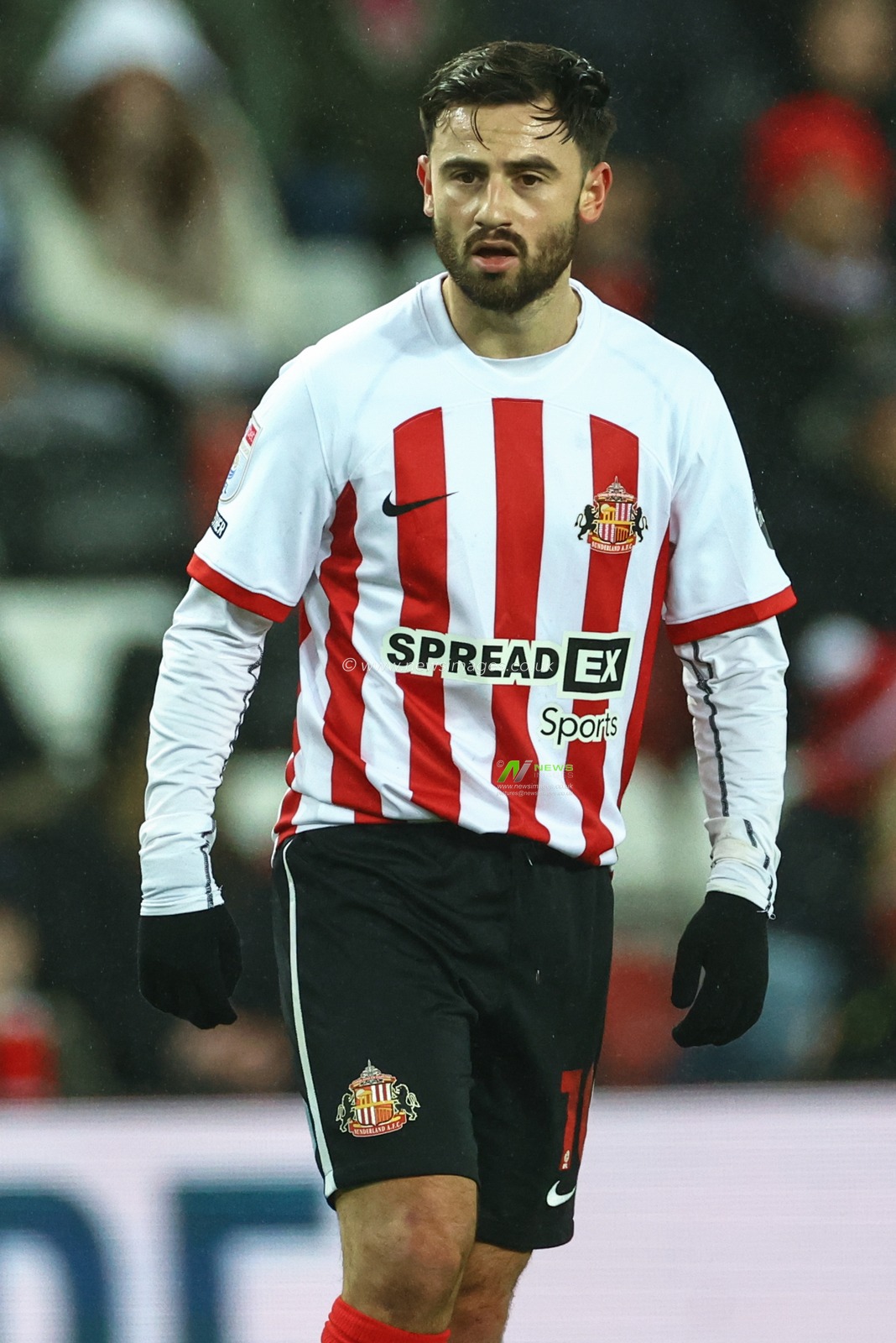 Patrick Roberts #10 of Sunderland during the Sky Bet Championship match Sunderland vs Leeds United at Stadium Of Light, Sunderland, United Kingdom, 12th December 2023

(Photo by Mark Cosgrove/News Images)
