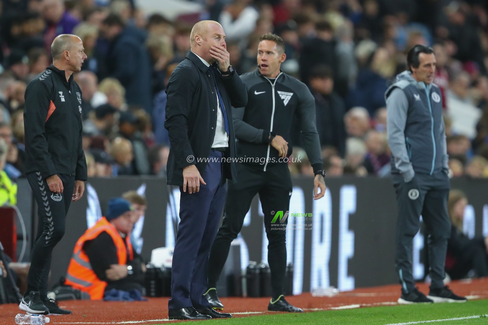 Sean Dyche manager of Everton reacts during the Carabao Cup Third Round match Aston Villa vs Everton at Villa Park, Birmingham, United Kingdom, 27th September 2023

(Photo by Gareth Evans/News Images)