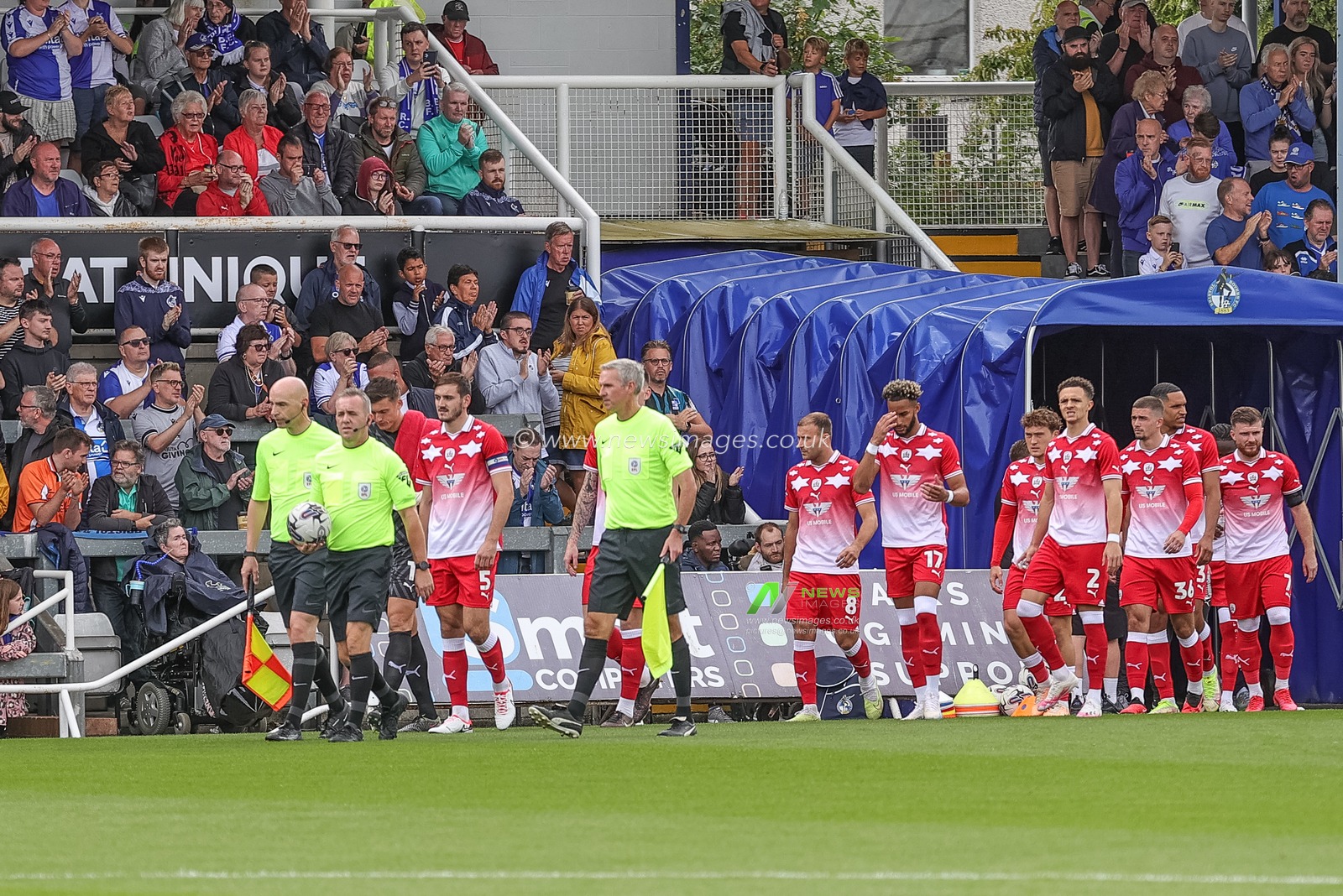 Liam Kitching #5 of Barnsley leads out his players during the Sky Bet League 1 match Bristol Rovers vs Barnsley at Memorial Stadium, Bristol, United Kingdom, 12th August 2023

(Photo by Mark Cosgrove/News Images)