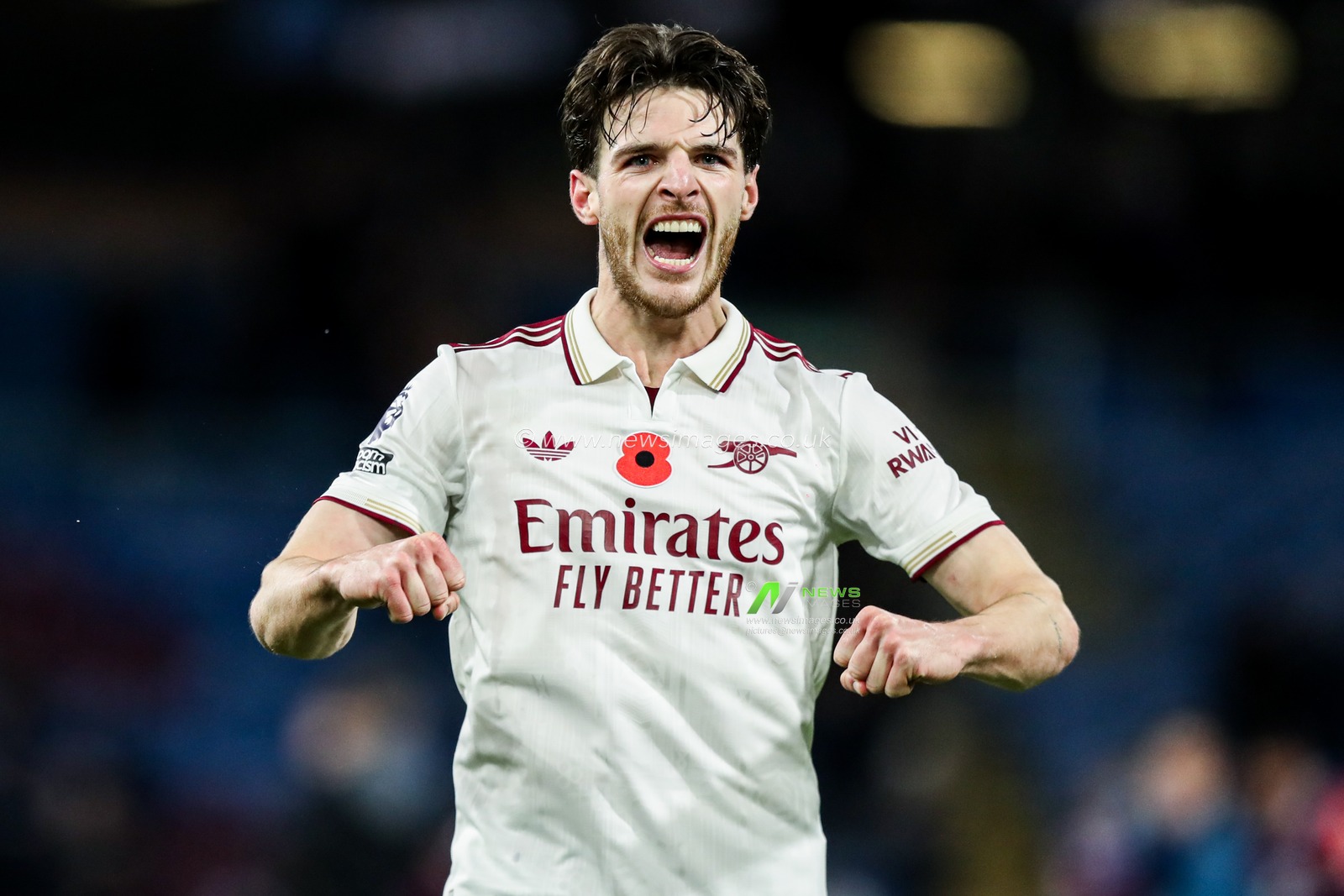 Declan Rice of Arsenal celebrates 0-2 win after the Premier League match Burnley vs Arsenal at Turf Moor, Burnley, United Kingdom, 1st November 2025

(Photo by Jorge Horsted/News Images)

*** GER AUT SUI OUT ***
