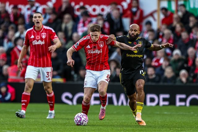 Elliot Anderson of Nottingham Forest and Bryan Mbeumo of Manchester United battle for the ball during the Premier League match Nottingham Forest vs Manchester United at City Ground, Nottingham, United Kingdom, 1st November 2025

(Photo by Alfie Cosgrove/News Images)

*** GER AUT SUI OUT ***