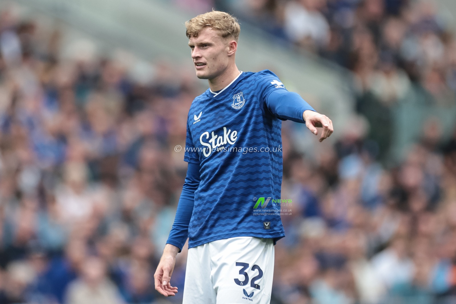 Jarrad Branthwaite of Everton gives his team instructions during the Pre-season friendly match Everton vs A.S. Roma at Hill Dickinson Stadium, Liverpool, United Kingdom, 9th August 2025

(Photo by Mark Cosgrove/News Images)