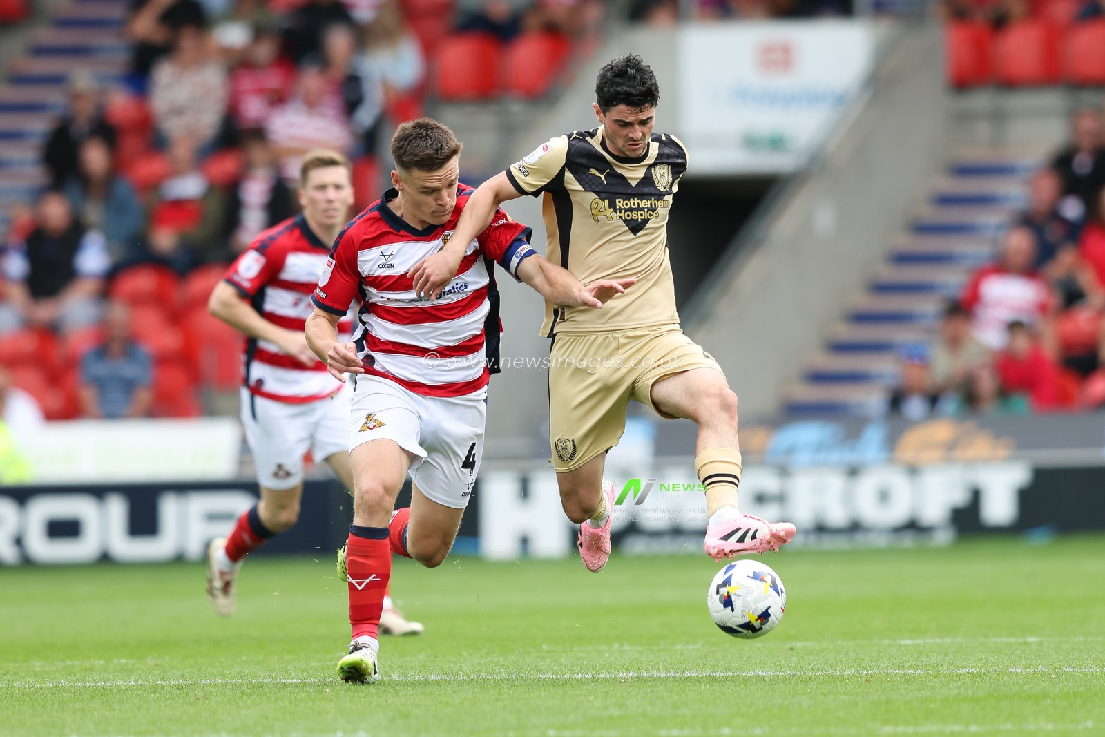 Joe Powell of Rotherham United attacks during the Sky Bet League 1 match Doncaster Rovers vs Rotherham United at Eco-Power Stadium, Doncaster, United Kingdom, 30th August 2025

(Photo by Alex Roebuck/News Images)