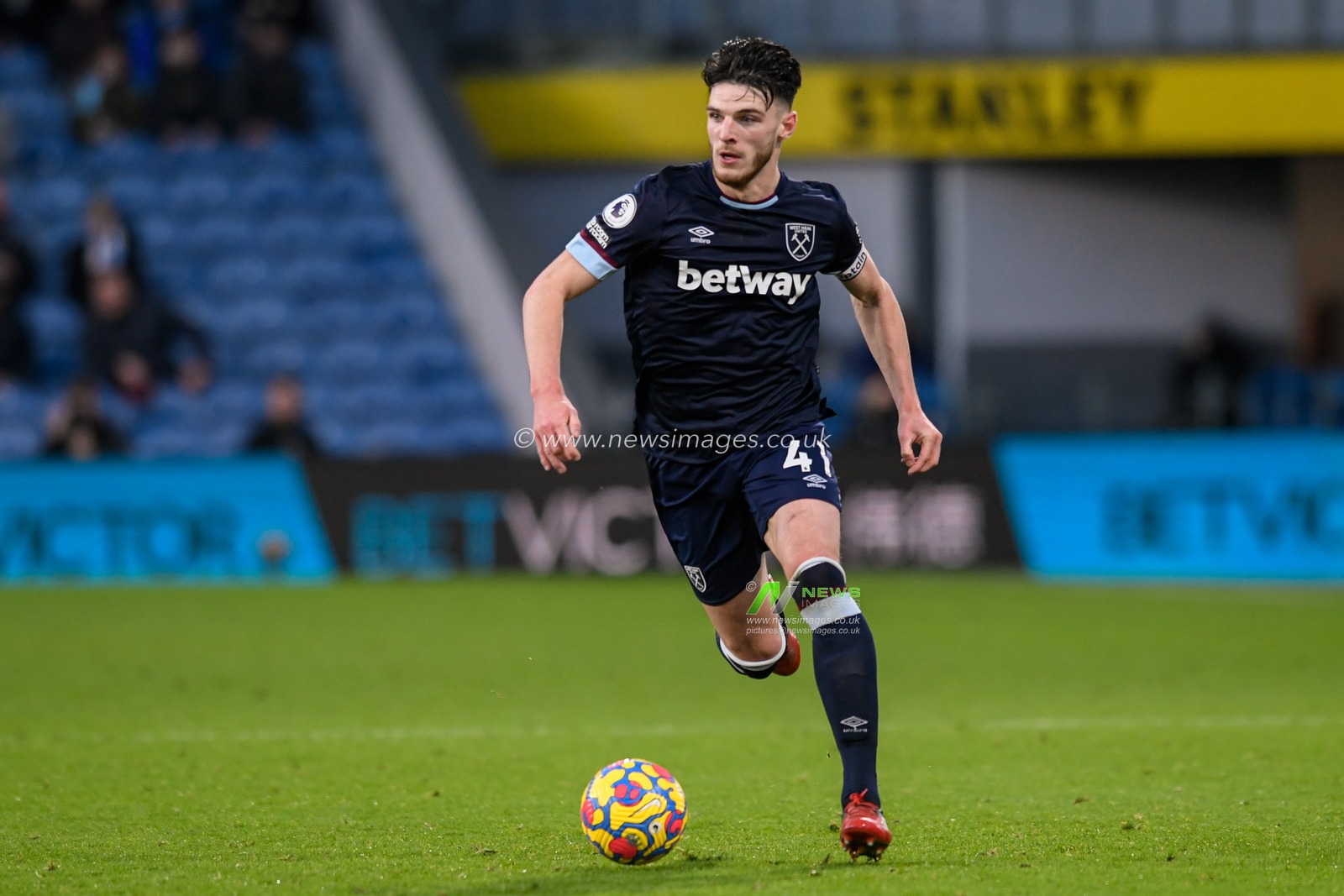 Declan Rice #41 of West Ham United runs forward with the ball