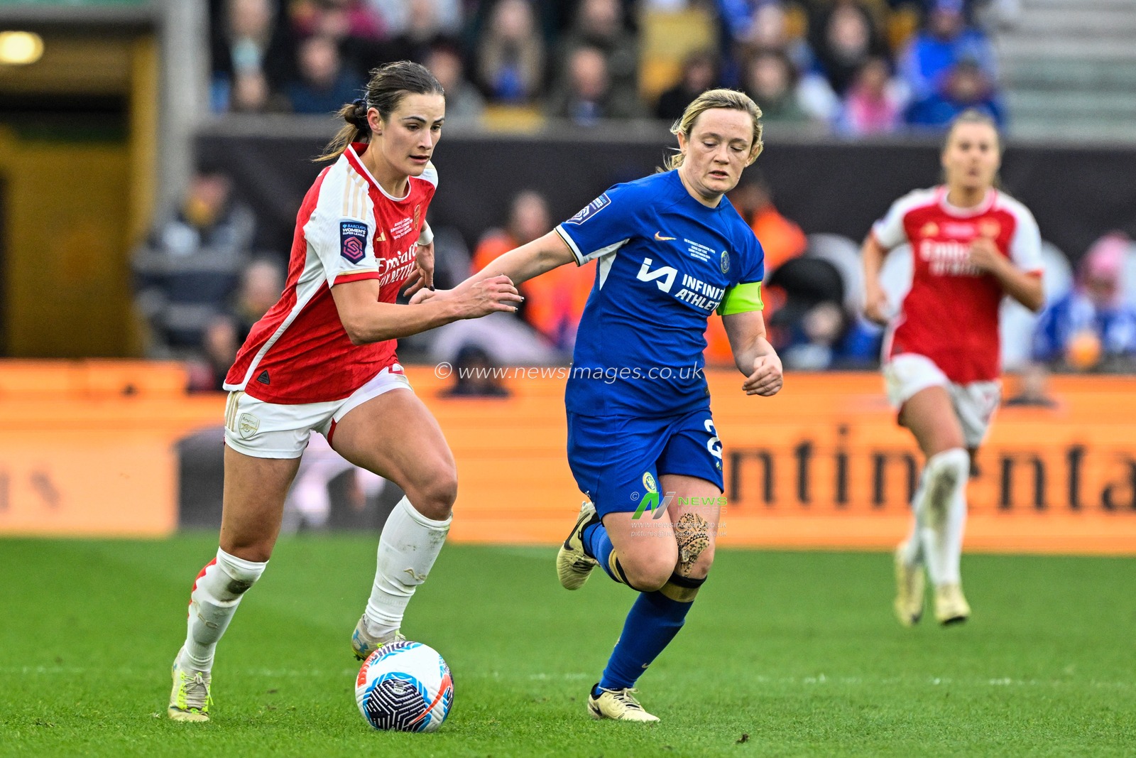 Emily Fox of Arsenal Women breaks with the ball during the FA Women's League Cup Final match Arsenal Women vs Chelsea FC Women at Molineux, Wolverhampton, United Kingdom, 31st March 2024

(Photo by Cody Froggatt/News Images)