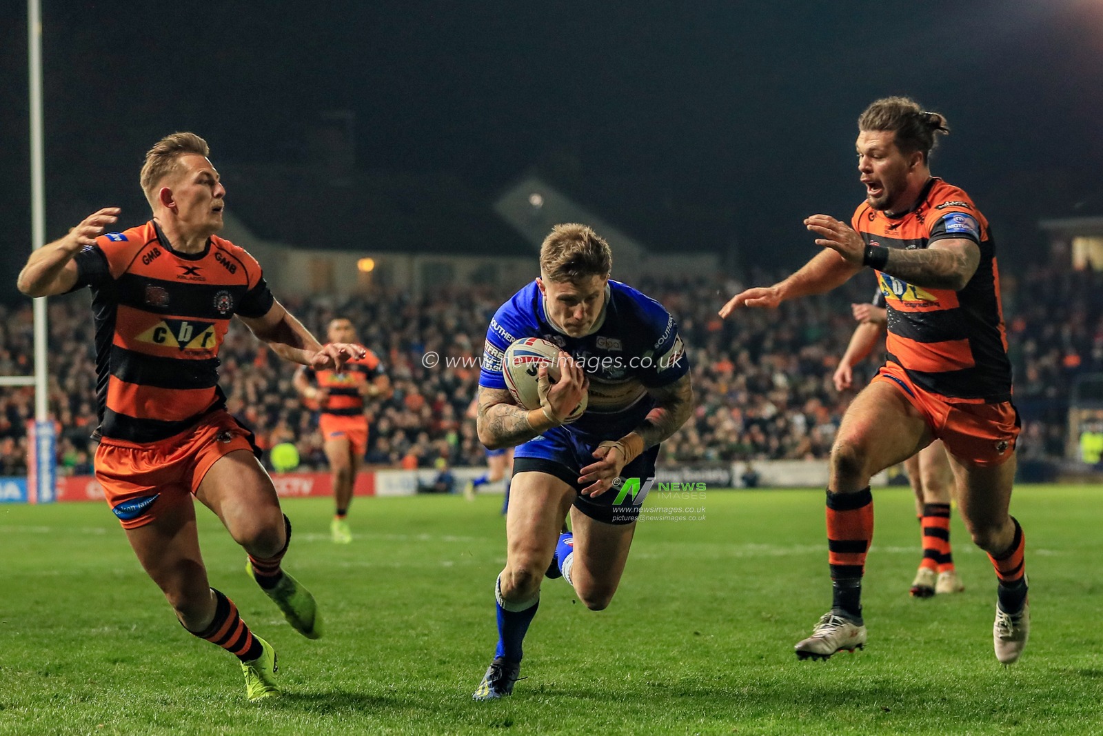 28th March 2019, Emerald Headingley Stadium, Leeds, England; Betfred Super League, Round 8 , Leeds Rhinos vs Castleford Tigers ;  Liam Sutcliffe (15) of Leeds Rhinos goes over for a try 

Credit: Mark Cosgrove/News Images
