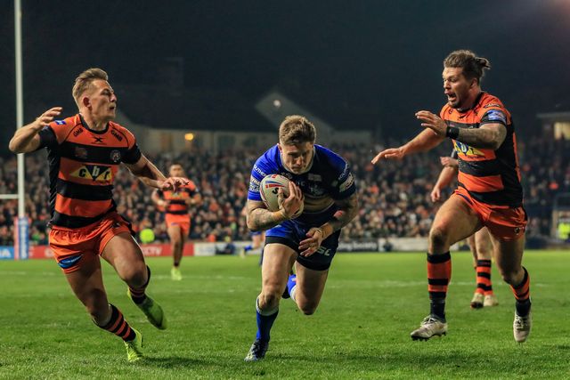 Betfred Super League round 8 Leeds Rhinos vs Castleford Tigers