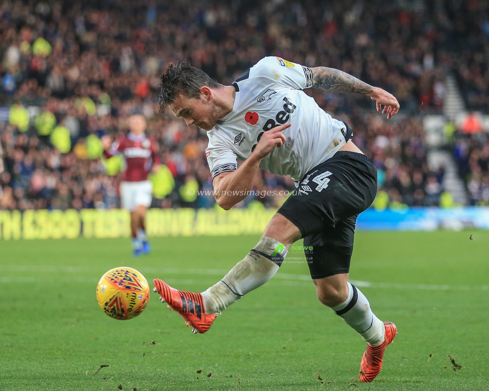 10th November 2018, Pride Park, Derby, England; Sky Bet Championship, Derby County v Aston Villa ; Jack Marriott (14) of Derby crosses the ball

Credit: Mark Cosgrove/News Images 

English Football League images are subject to DataCo Licence