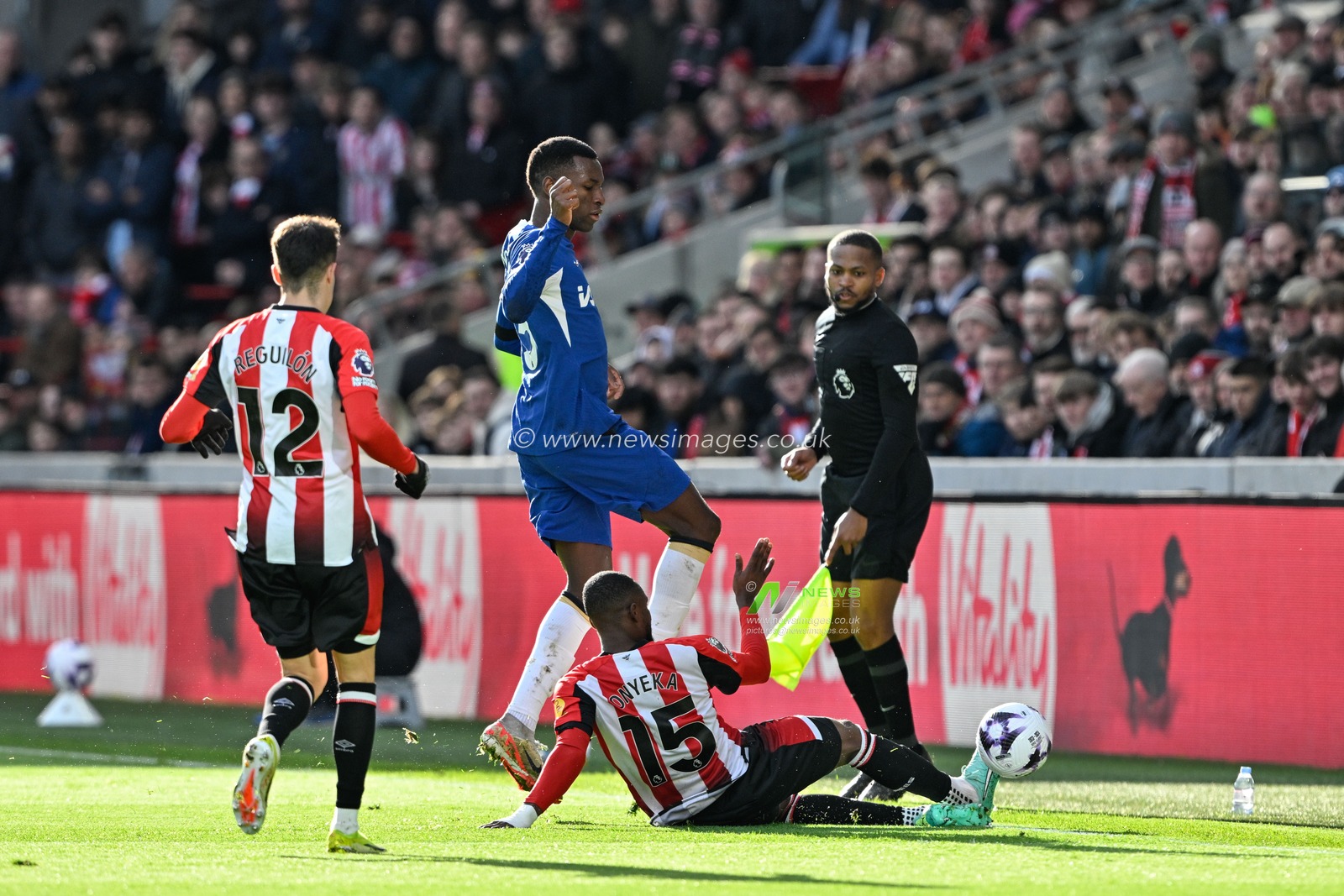 Frank Onyeka of Brentford tackles Nicolas Jackson of Chelsea, during the Premier League match Brentford vs Chelsea at The Gtech Community Stadium, London, United Kingdom, 2nd March 2024

(Photo by Cody Froggatt/News Images)