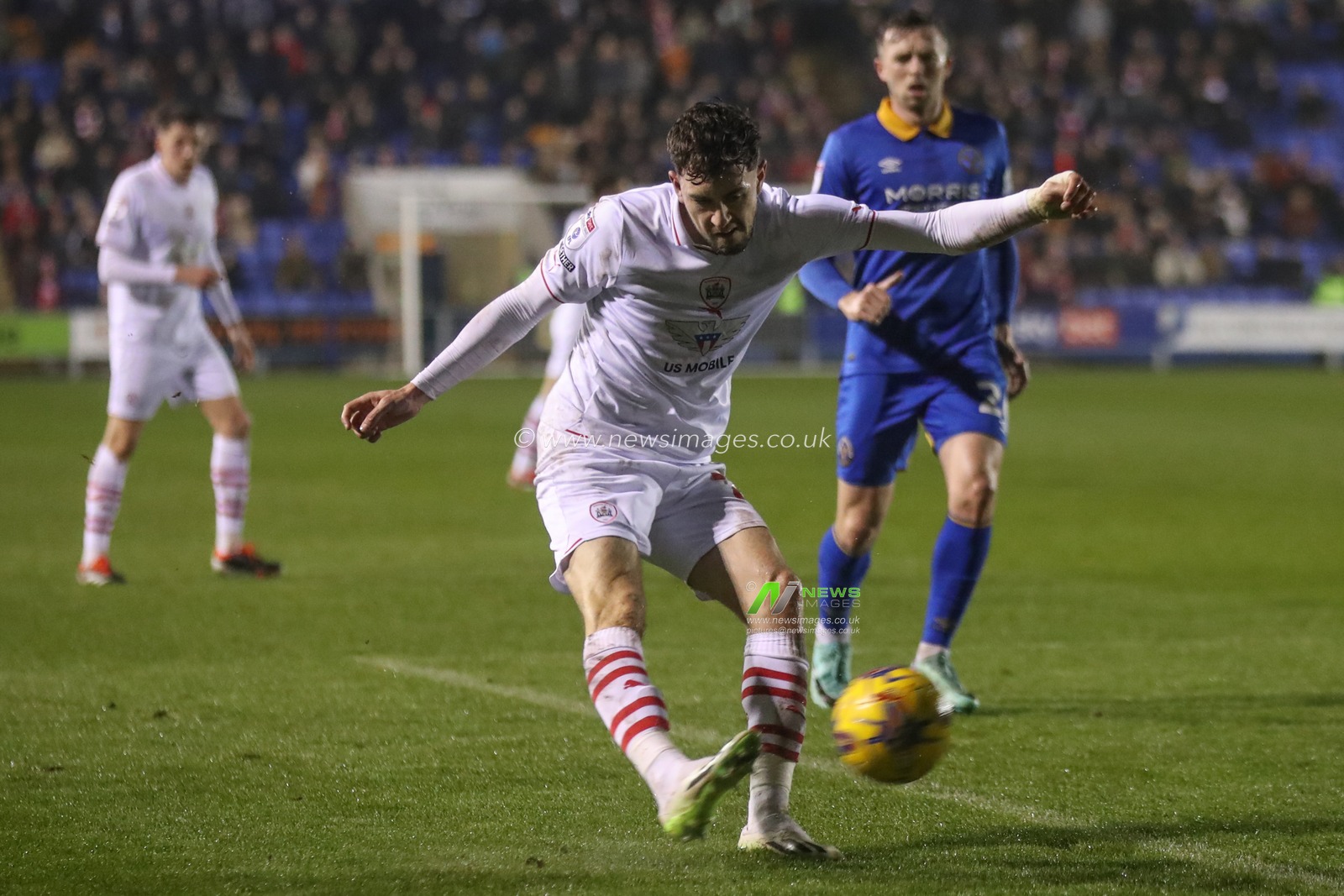 Corey O'Keeffe of Barnsley crosses the ball during the Sky Bet League 1 match Shrewsbury Town vs Barnsley at Croud Meadow, Shrewsbury, United Kingdom, 13th February 2024

(Photo by Alfie Cosgrove/News Images)