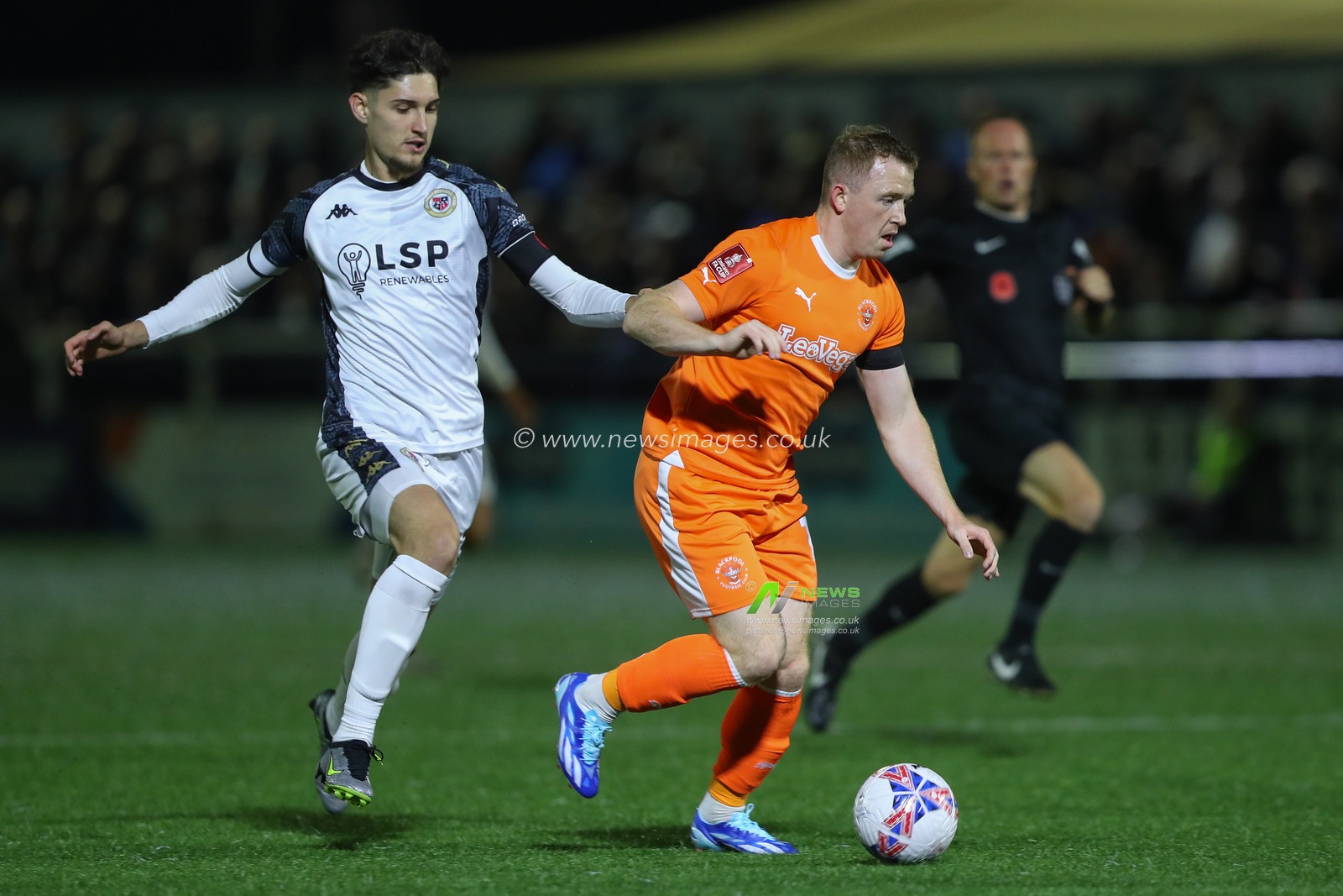 Shayne Lavery #19 of Blackpool breaks with the ball during the Emirates FA Cup match Bromley FC vs Blackpool at Bromley Football Club, Hayes Lane, United Kingdom, 4th November 2023

(Photo by Gareth Evans/News Images)