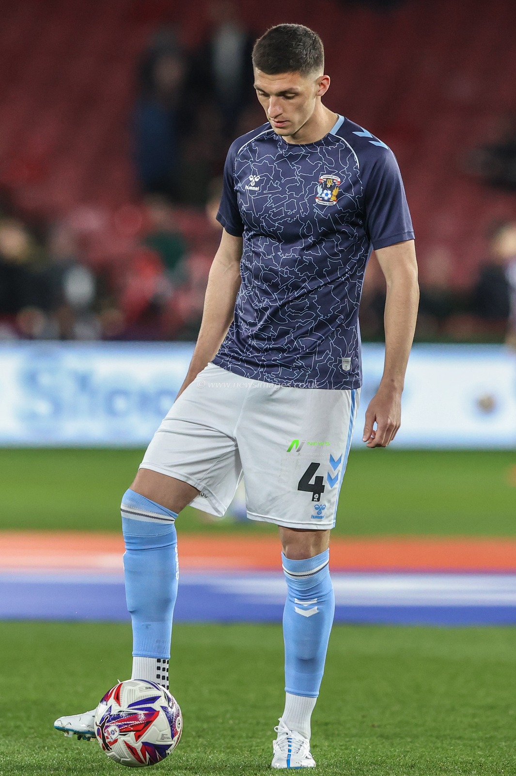 Bobby Thomas of Coventry City in the pregame warmup session during the Sky Bet Championship match Sheffield United vs Coventry City at Bramall Lane, Sheffield, United Kingdom, 28th March 2025

(Photo by Alfie Cosgrove/News Images)