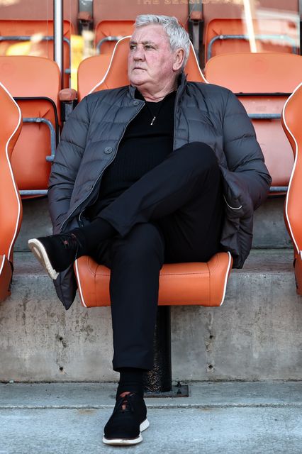 Steve Bruce manager of Blackpool sits on the bench taking a moment to himself ahead of the Sky Bet League 1 match Blackpool vs Reading at Bloomfield Road, Blackpool, United Kingdom, 1st April 2025

(Photo by Mark Cosgrove/News Images)