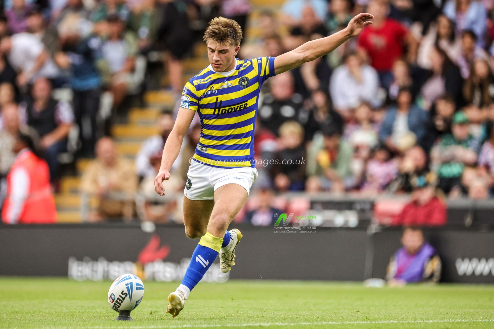 Ewan Irwin of Warrington Wolves converts for a goal during the Betfred Super League round 20 match Leigh Leopards vs Warrington Wolves at Leigh Sports Village, Leigh, United Kingdom on 25 July 2026

(Photo by Alfie Cosgrove/News Images)