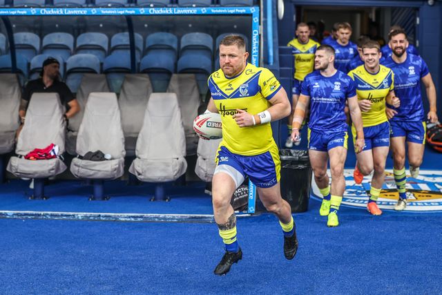 Luke Yates of Warrington Wolves in the pregame warmup session during the Betfred Super League Round 23 match Huddersfield Giants vs Warrington Wolves at Accu Stadium, Huddersfield, United Kingdom, 24th August 2025

(Photo by Alfie Cosgrove/News Images)