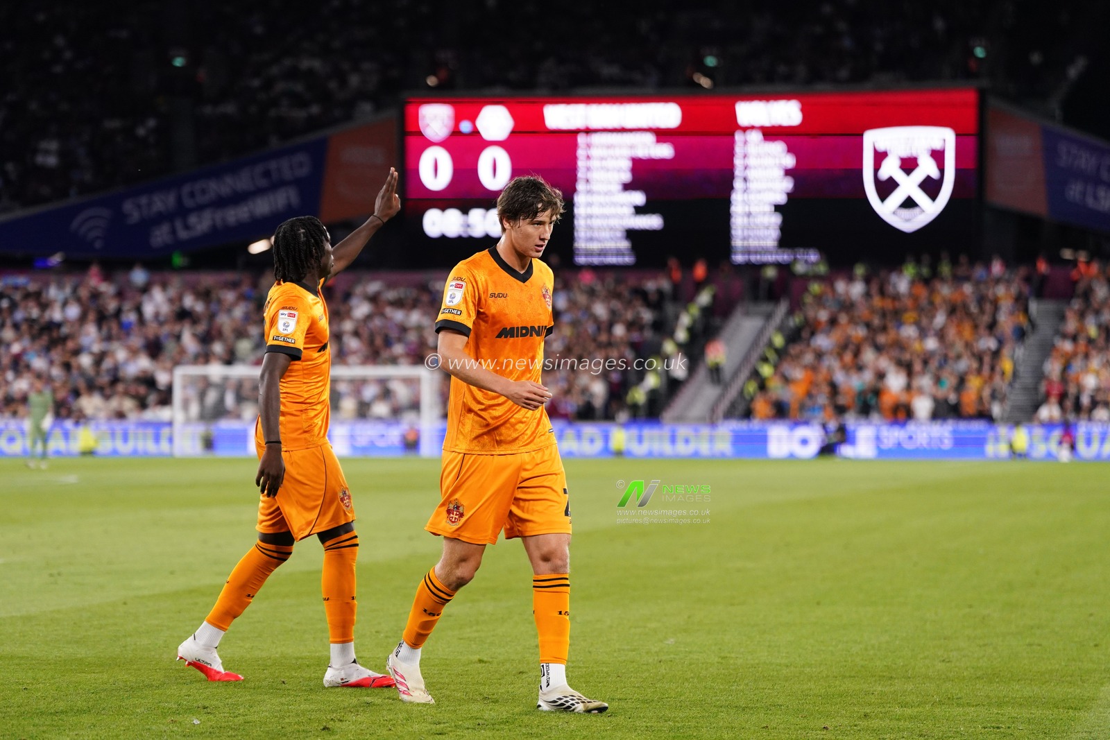 Mateus Mane of Wolverhampton Wanderers and Fer Lopez of Wolverhampton Wanderers prepare to take corner kick during the Sky Bet Championship match West Ham United vs Wolverhampton Wanderers at London Stadium, London, United Kingdom on 01 September 2026

(Photo by Harvey Murphy/News Images)