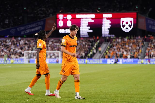 Mateus Mane of Wolverhampton Wanderers and Fer Lopez of Wolverhampton Wanderers prepare to take corner kick during the Sky Bet Championship match West Ham United vs Wolverhampton Wanderers at London Stadium, London, United Kingdom on 01 September 2026

(Photo by Harvey Murphy/News Images)