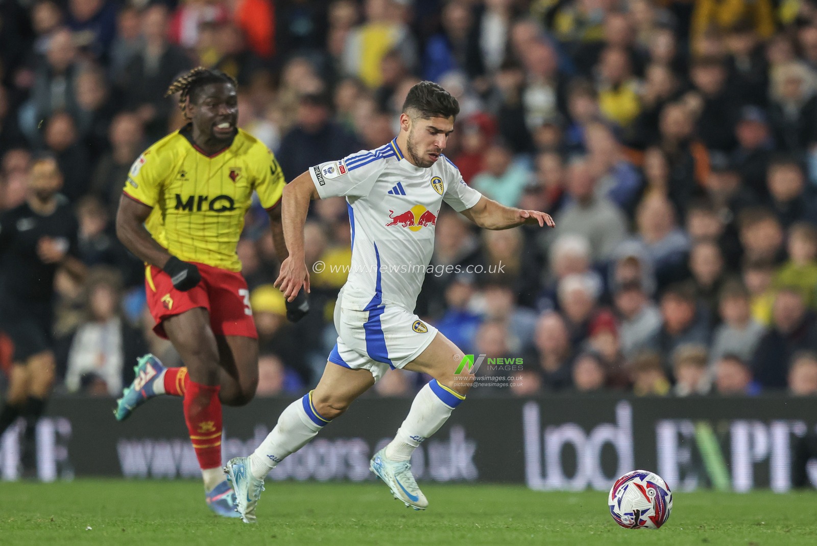Manor Solomon of Leeds United breaks with the ball during the Sky Bet Championship match Leeds United vs Watford at Elland Road, Leeds, United Kingdom, 22nd October 2024

(Photo by Alfie Cosgrove/News Images)