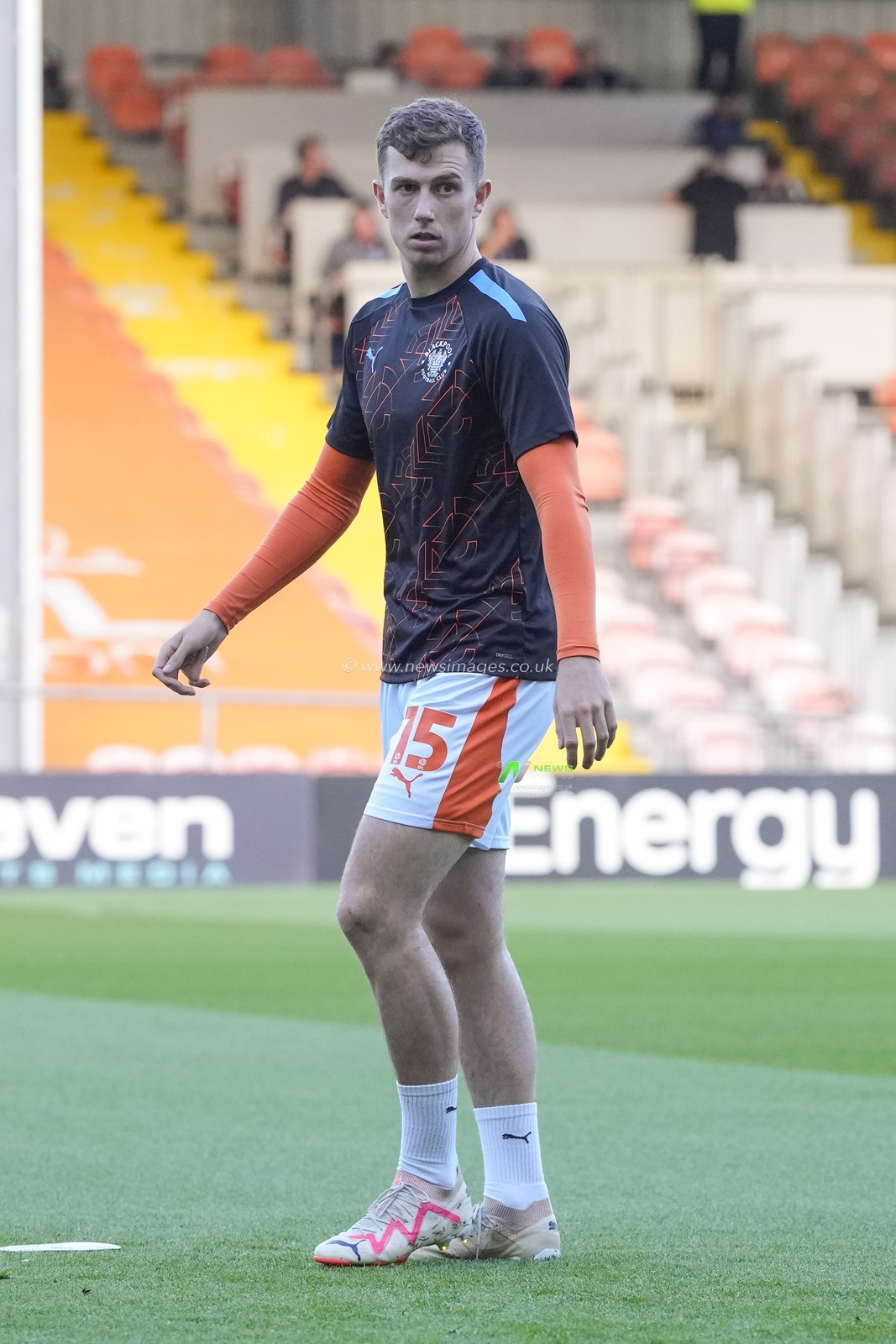 Jensen Weir #15 of Blackpool warms up before his debut in the Sky Bet League 1 match Blackpool vs Port Vale at Bloomfield Road, Blackpool, United Kingdom, 15th August 2023

(Photo by Steve Flynn/News Images)