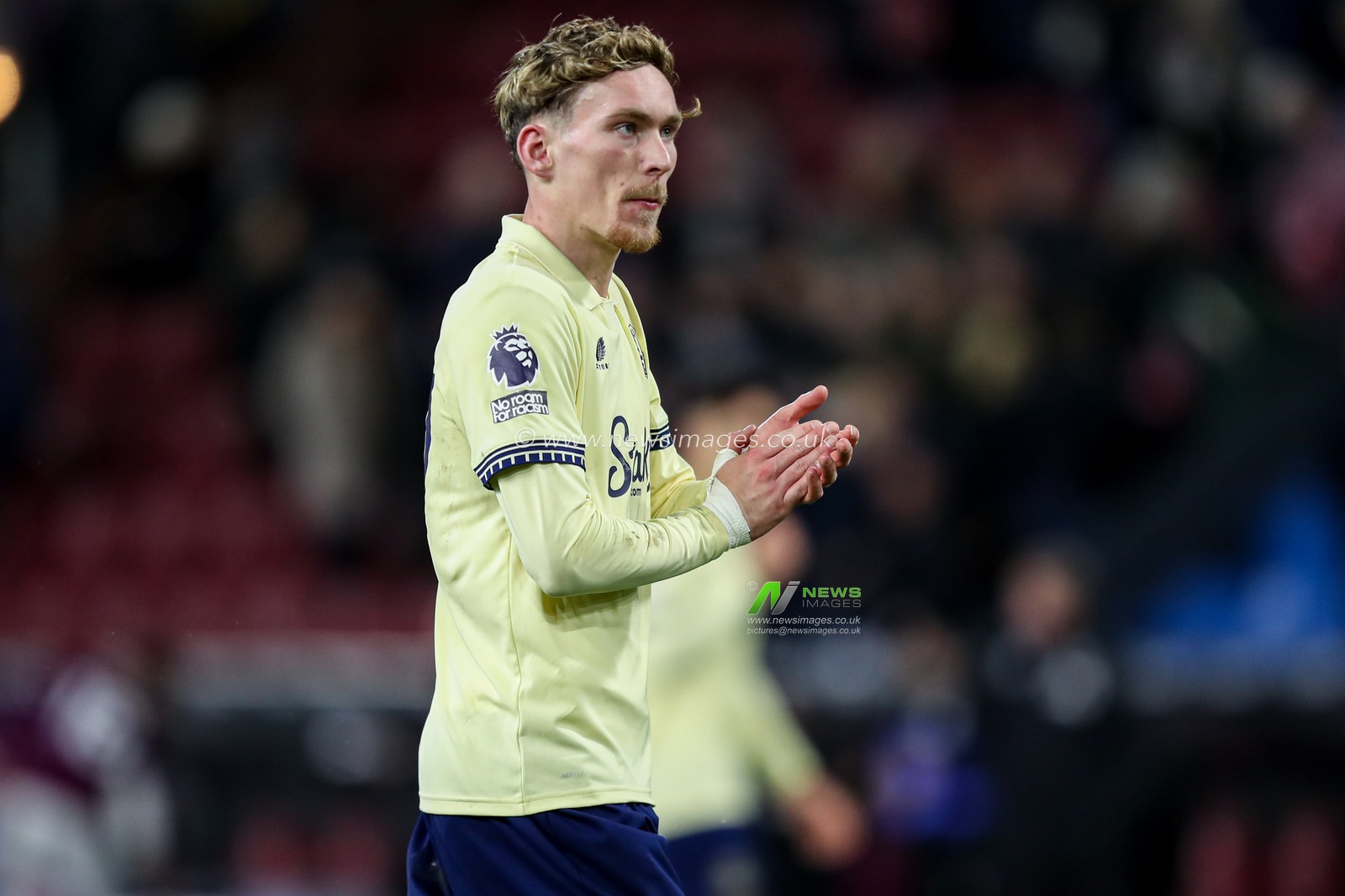 James Garner of Everton claps fans after the Premier League match Burnley vs Everton at Turf Moor, Burnley, United Kingdom, 27th December 2025

(Photo by Jorge Horsted/News Images)

*** GER AUT SUI OUT ***