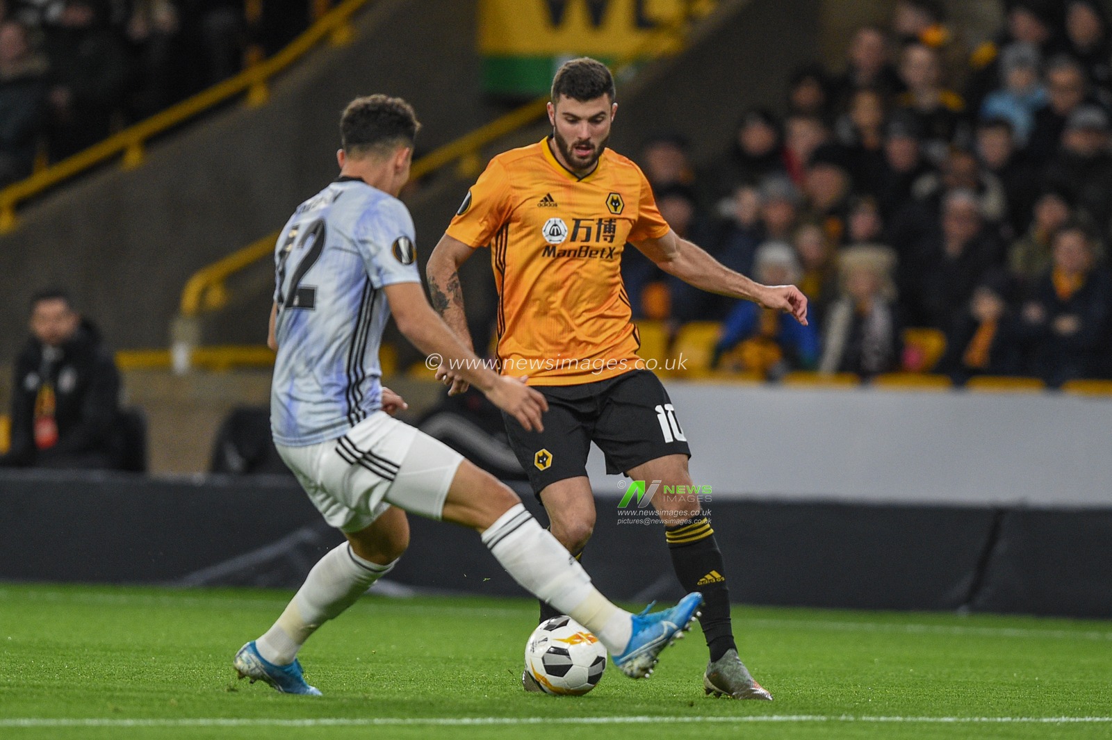 12th December 2019, Molineux, Wolverhampton, England; UEFA Europa League, Wolverhampton Wanderers v Besiktas : Patrick Cutrone (10) of Wolverhampton Wanderers holds the ball 


Credit: Richard Long/News Images