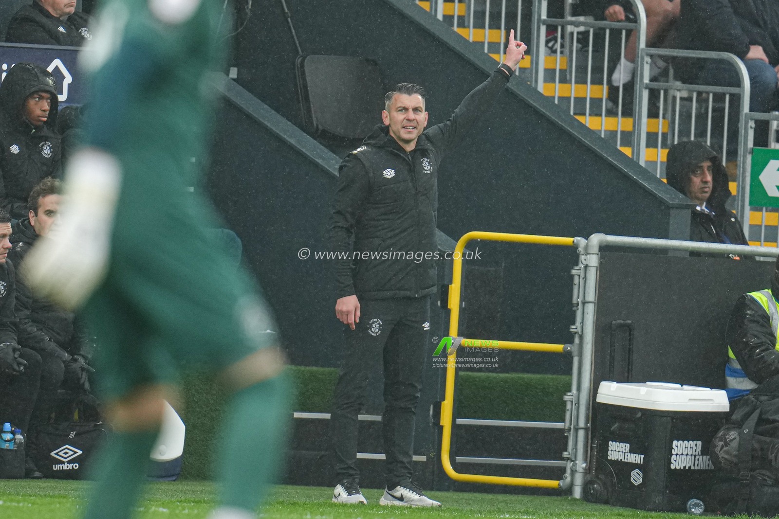 Matthew Bloomfield manager of Luton Town during the Sky Bet Championship match Luton Town vs Bristol City at Kenilworth Road, Luton, United Kingdom, 21st April 2025

(Photo by Harvey Murphy/News Images)