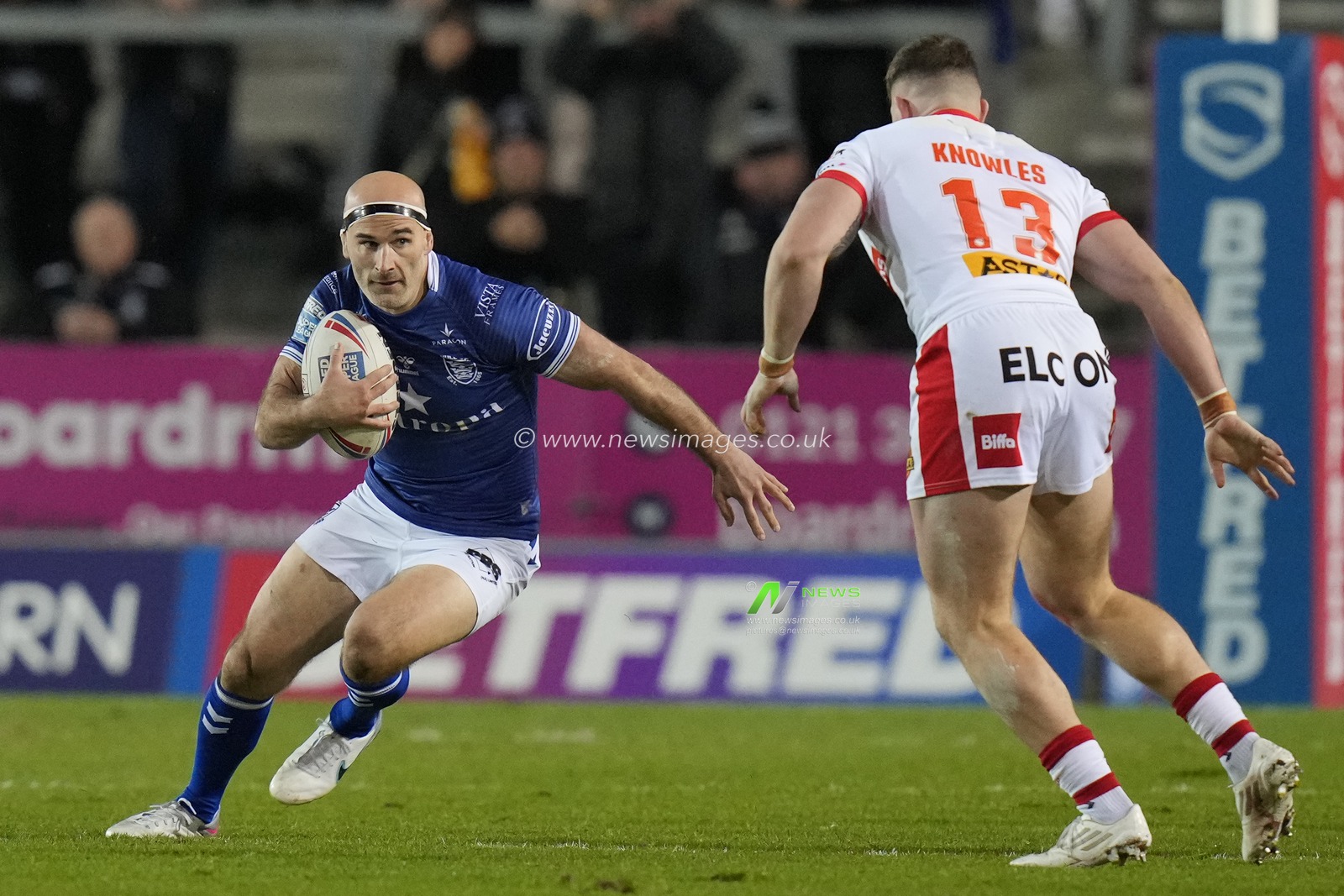 Danny Houghton #9 of Hull FC makes a break during the Betfred Super League Round 5 match St Helens vs Hull FC at Totally Wicked Stadium, St Helens, United Kingdom, 17th March 2023

(Photo by Steve Flynn/News Images)