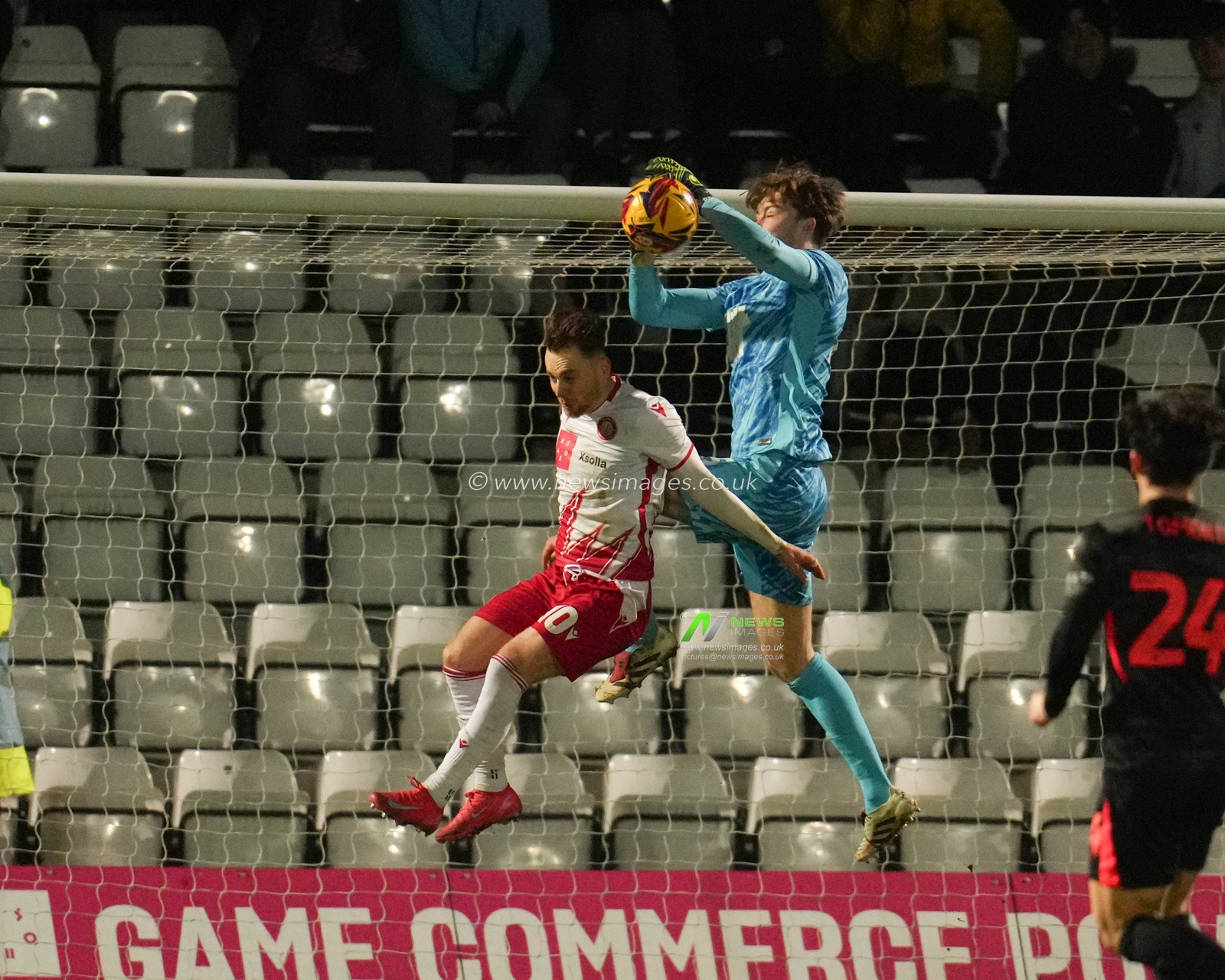 Bailey Peacock-Farrell of Birmingham City catches cross with Dan Kemp of Stevenage challenging in the air during the Vertu Trophy Quarter Final match Stevenage vs Birmingham City at Lamex Stadium, Stevenage, United Kingdom, 4th February 2025

(Photo by Harvey Murphy/News Images)