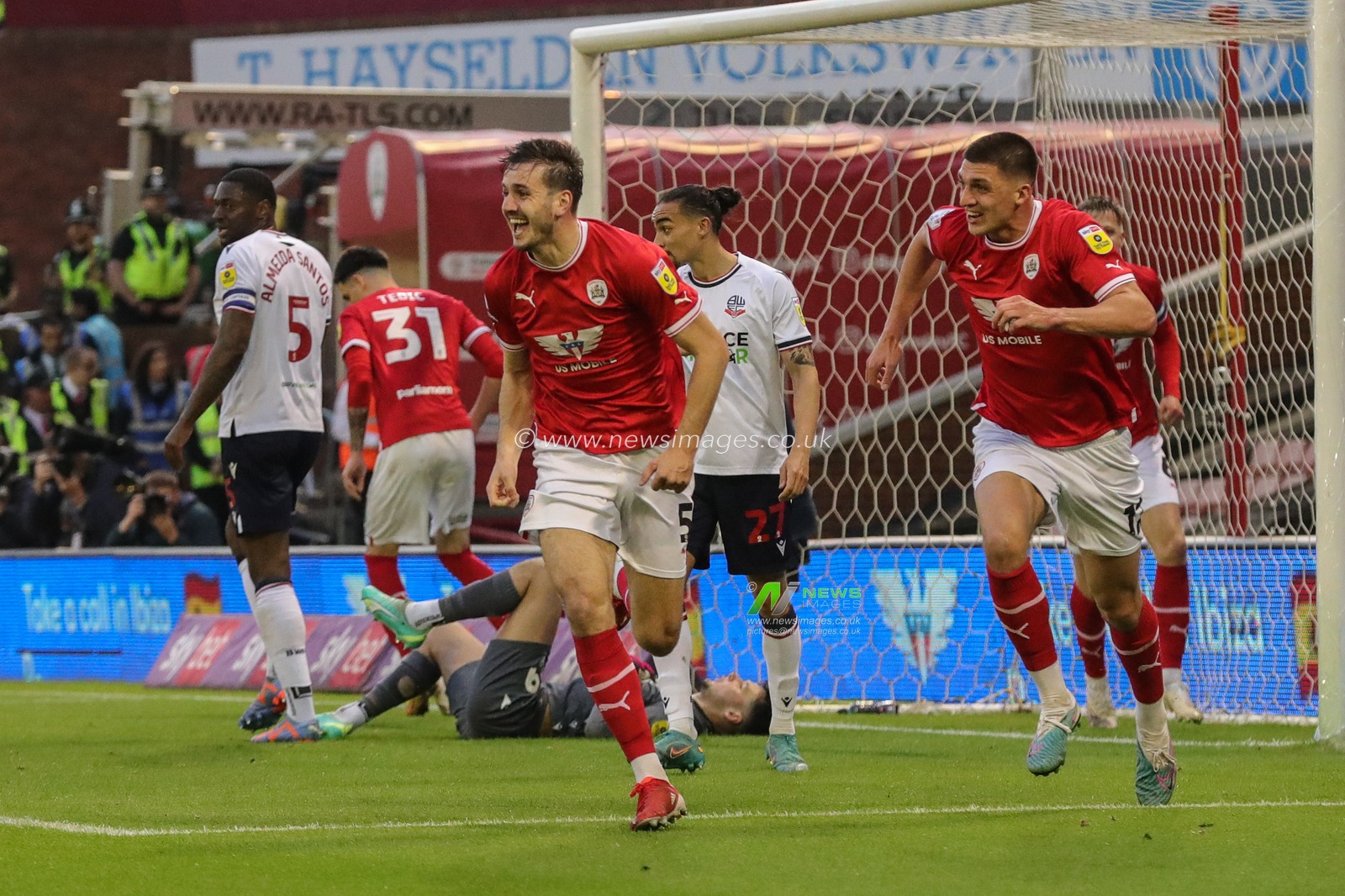 Liam Kitching #5 of Barnsley celebrates his goal to make it 1-0 during the Sky Bet League 1 Play-off match Barnsley vs Bolton Wanderers at Oakwell, Barnsley, United Kingdom, 19th May 2023

(Photo by Alfie Cosgrove/News Images)