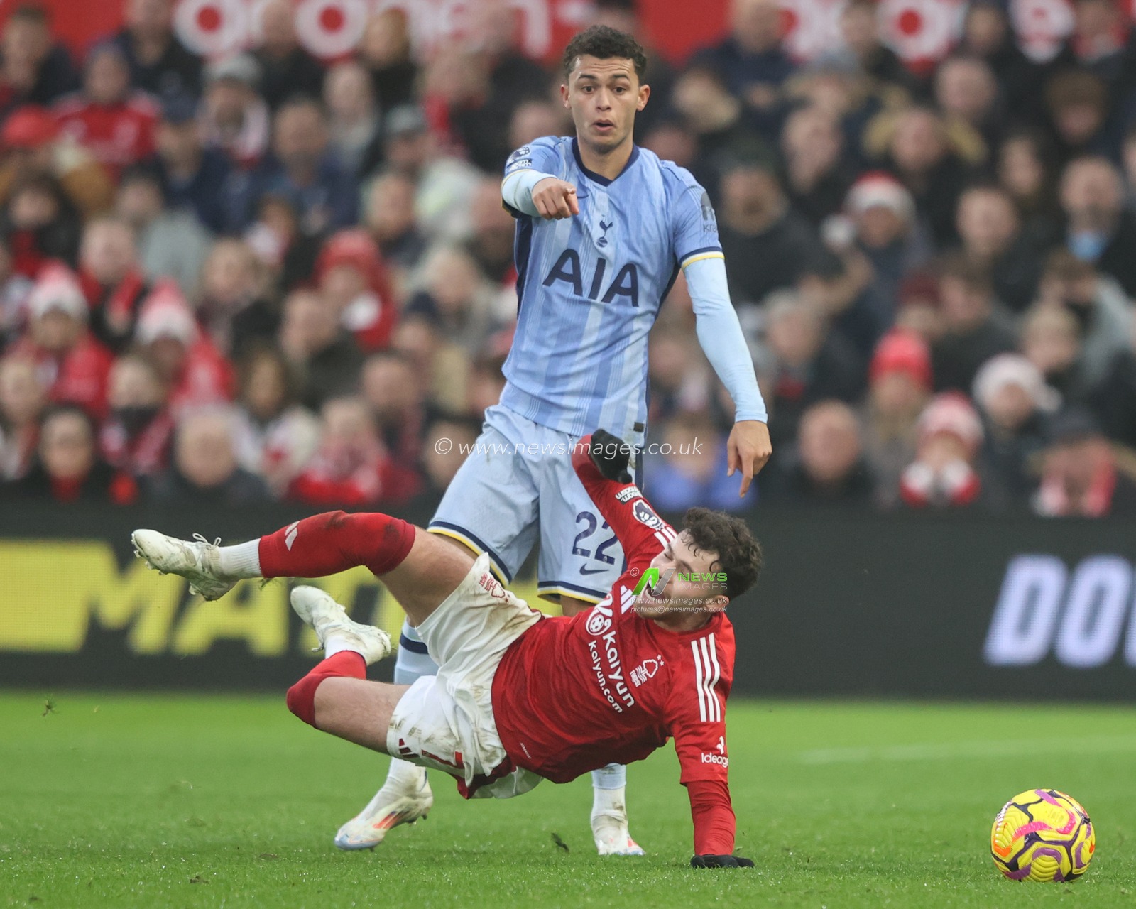Neco Williams of Nottingham Forest is fouled by Brennan Johnson of Tottenham Hotspur during the Premier League match Nottingham Forest vs Tottenham Hotspur at City Ground, Nottingham, United Kingdom, 26th December 2024

(Photo by Alfie Cosgrove/News Images)