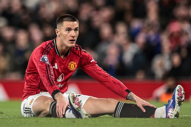 A dejected Benjamin Sesko of Manchester United reacts to a missed chance on goal during the Premier League match Manchester United vs Leeds United at Old Trafford, Manchester, United Kingdom on 13 April 2026

(Photo by Mark Cosgrove/News Images)