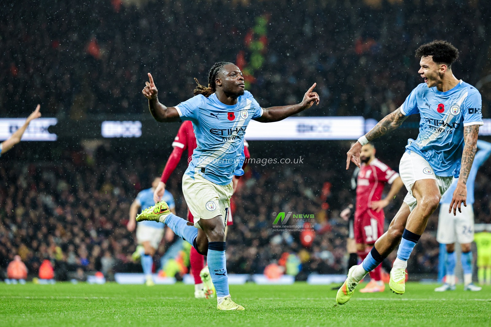 Jeremy Doku of Manchester City celebrates after scoring to make it 3-0 during the Premier League match Manchester City vs Liverpool at Etihad Stadium, Manchester, United Kingdom, 9th November 2025

(Photo by Mark Cosgrove/News Images)

*** GER AUT SUI OUT ***