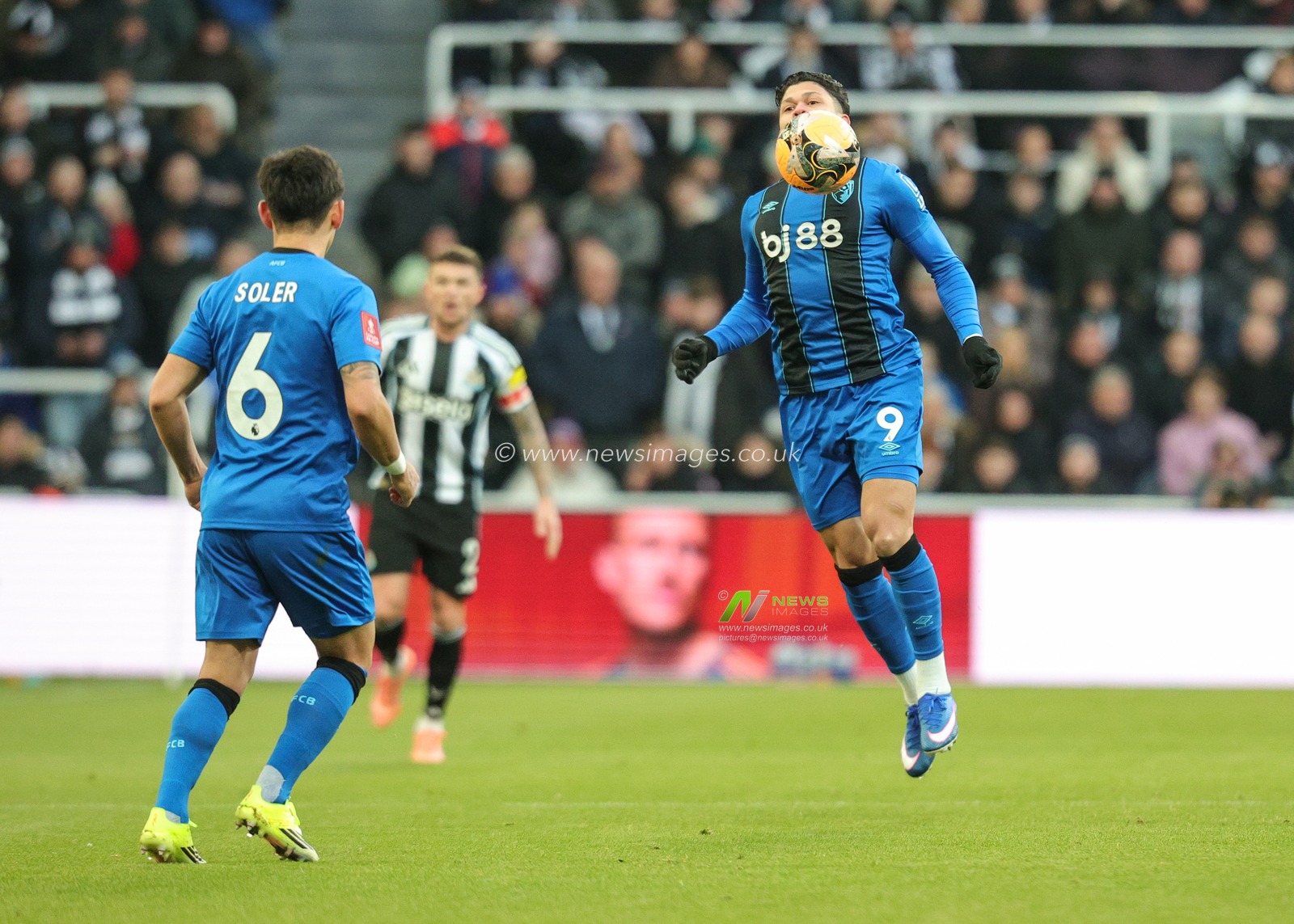 Evanilson of Bournemouth controls the ball during the Emirates FA Cup Third Round match Newcastle United vs Bournemouth at St. James's Park, Newcastle, United Kingdom, 10th January 2026

(Photo by Richard Bierton/News Images)
