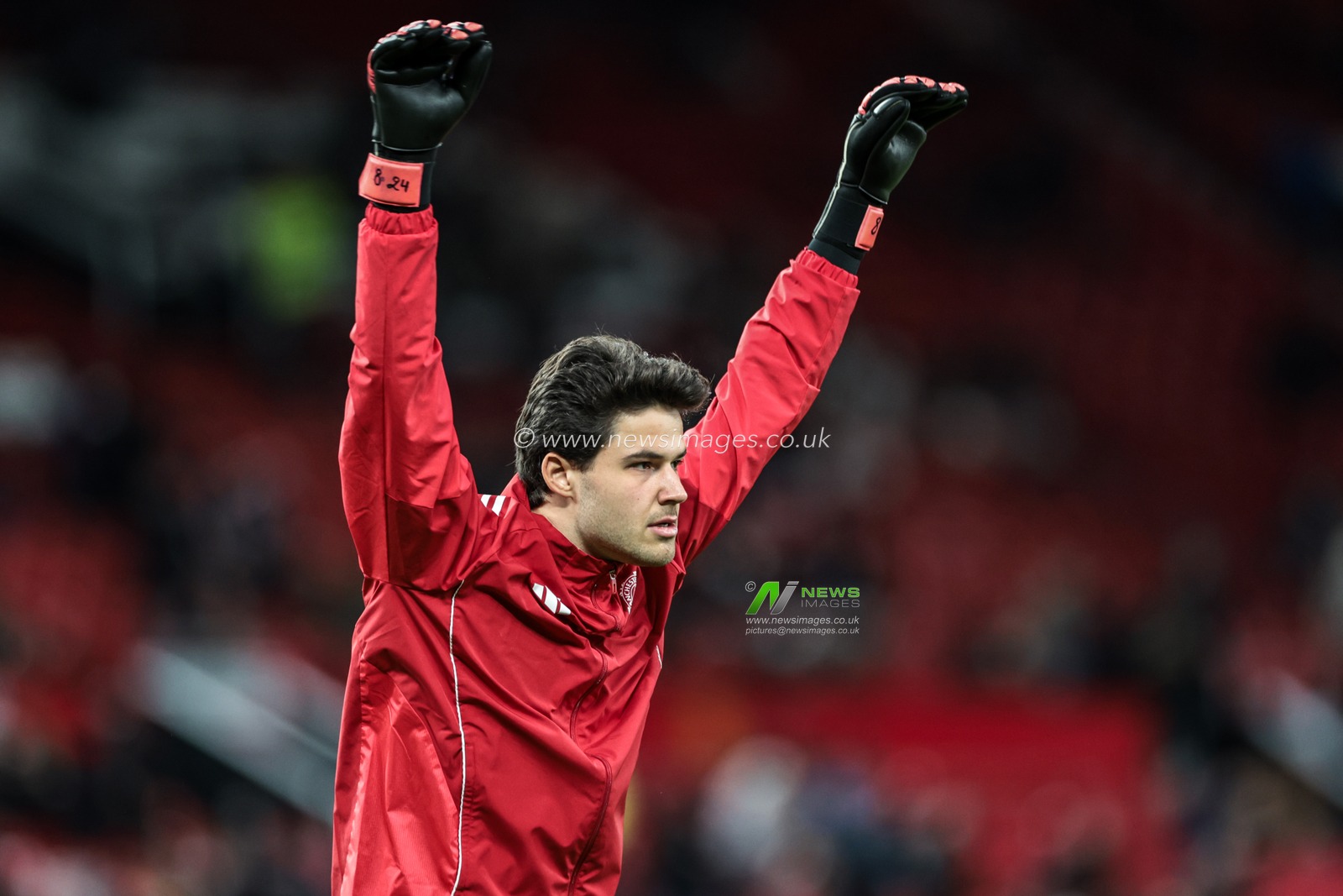 Manchester United goalkeeper Senne Lammens in the pregame warmup session during the Emirates FA Cup Third Round match Manchester United vs Brighton and Hove Albion at Old Trafford, Manchester, United Kingdom, 11th January 2026

(Photo by Mark Cosgrove/News Images)