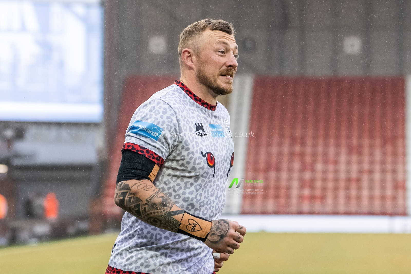 Josh Charnley #5 of Leigh Leopards during pre match warm up ahead of the Betfred Super League Round 17 match Leigh Leopards vs Hull KR at Leigh Sports Village, Leigh, United Kingdom, 30th June 2023

(Photo by Craig Thomas/News Images)