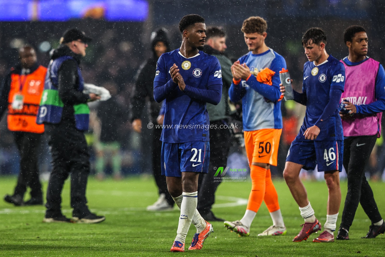 Jorrel Hato of Chelsea applauds the fans after the game during the UEFA Champions League Matchday 3 of 8 Chelsea vs Ajax at Stamford Bridge, London, United Kingdom, 22nd October 2025

(Photo by Alfie Cosgrove/News Images)