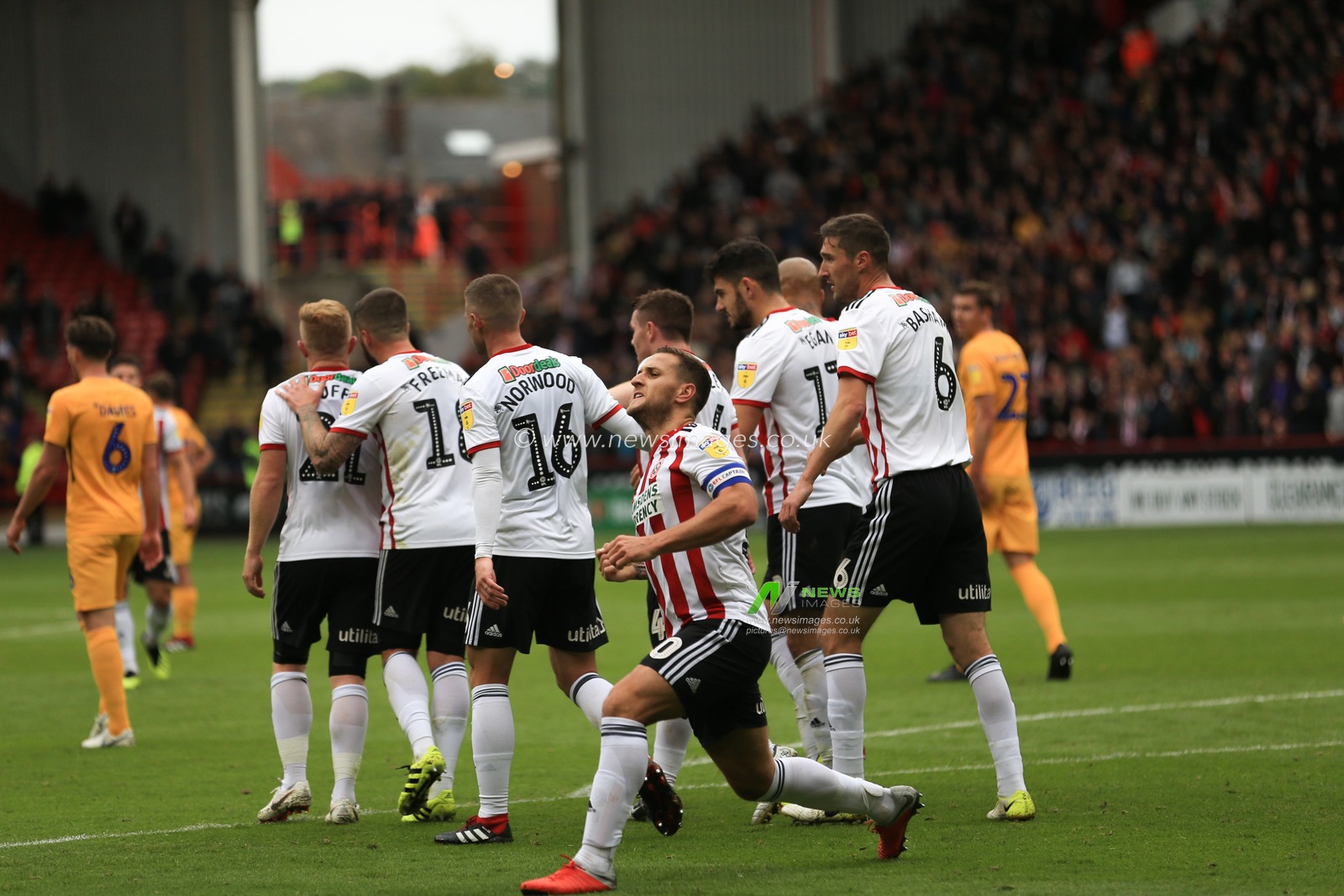 22nd September 2018, Bramall Lane, Sheffield, England; Sky Bet Championship Sheffield United v Preston North End ;  Billy Sharp (10) of Sheffield United celebrates his goal to make it 1-0


Credit: Mark Cosgrove/News Images

EDITORIAL USE ONLY No use with unauthorised audio, video, data, fixture lists, club/league logos or 'live' services. Online in-match use limited to 45 images, no video emulation. No use in betting, games or single club/league/player publications and all English Football League images are subject to DataCo Licence