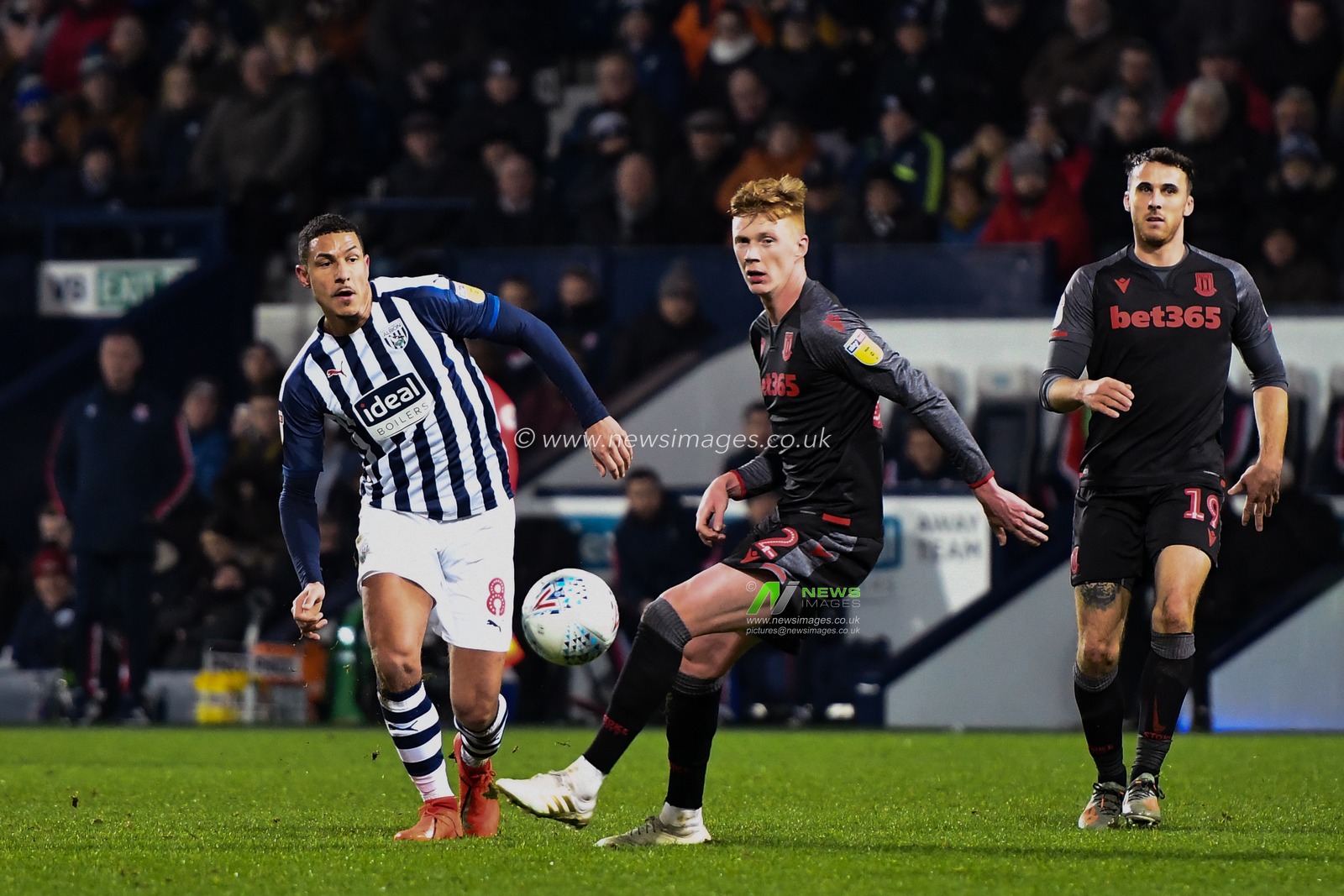 20th January 2020, The Hawthorns, West Bromwich, England; Sky Bet Championship, West Bromwich Albion v Stoke City : Jake Livermore (8) of West Bromwich Albion threads a ball through the Stoke defense