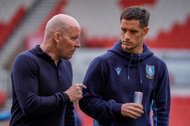 Jerry Yates of Sheffield Wednesday inspects the pitch prior to kick off and speaks to Henrik Pedersen manager of Sheffield Wednesday during the Sky Bet Championship match Stoke City vs Sheffield Wednesday at Bet365 Stadium, Stoke On Trent, United Kingdom on 03 April 2026

(Photo by Maynard Manyowa/News Images)