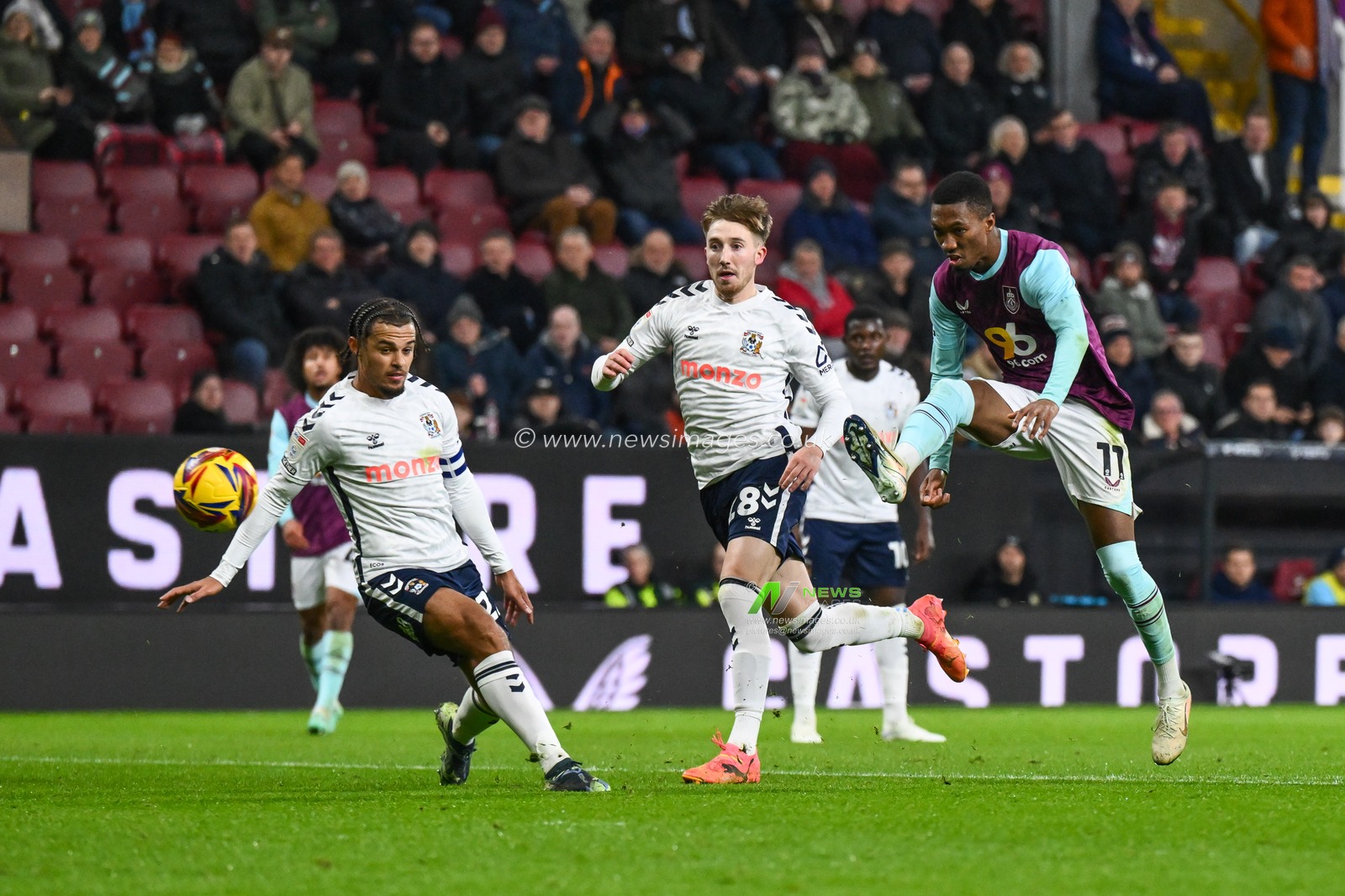 Jaidon Anthony of Burnley shoots on goal during the Sky Bet Championship match Burnley vs Coventry City at Turf Moor, Burnley, United Kingdom, 26th November 2024

(Photo by Craig Thomas/News Images)