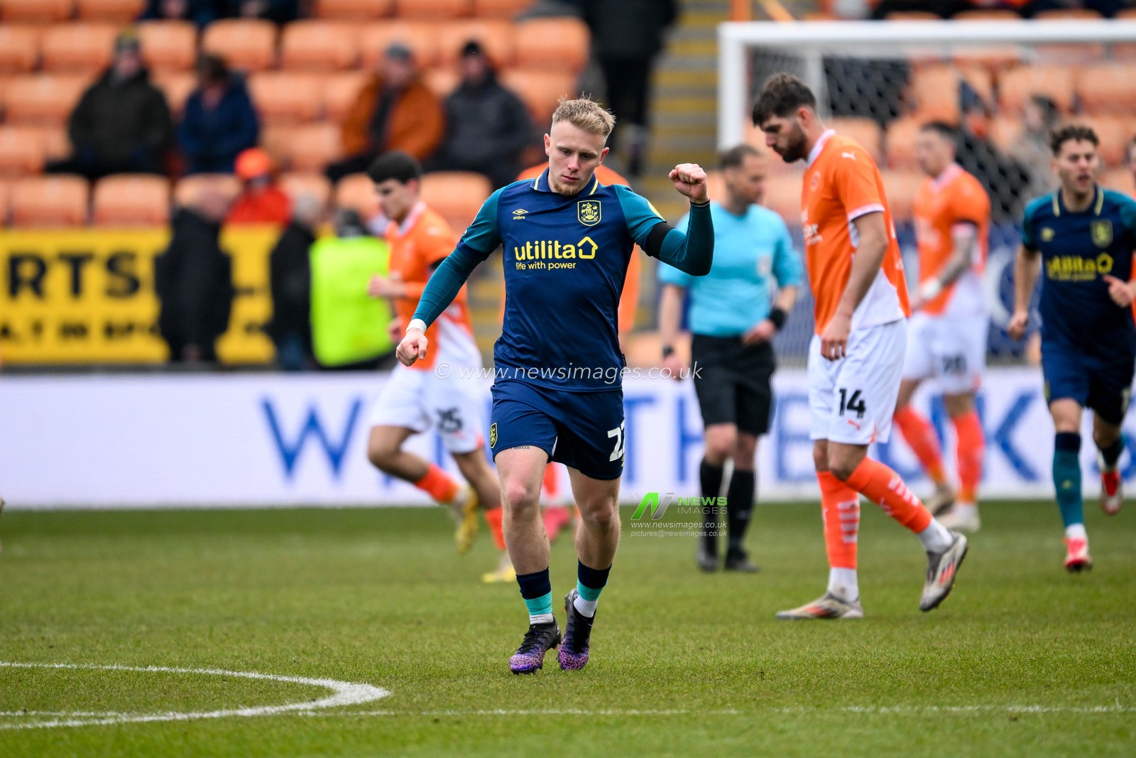 Joe Taylor of Huddersfield Town celebrates his goal to make it 2-1 during the Sky Bet League 1 match Blackpool vs Huddersfield Town at Bloomfield Road, Blackpool, United Kingdom, 18th January 2025

(Photo by Craig Thomas/News Images)