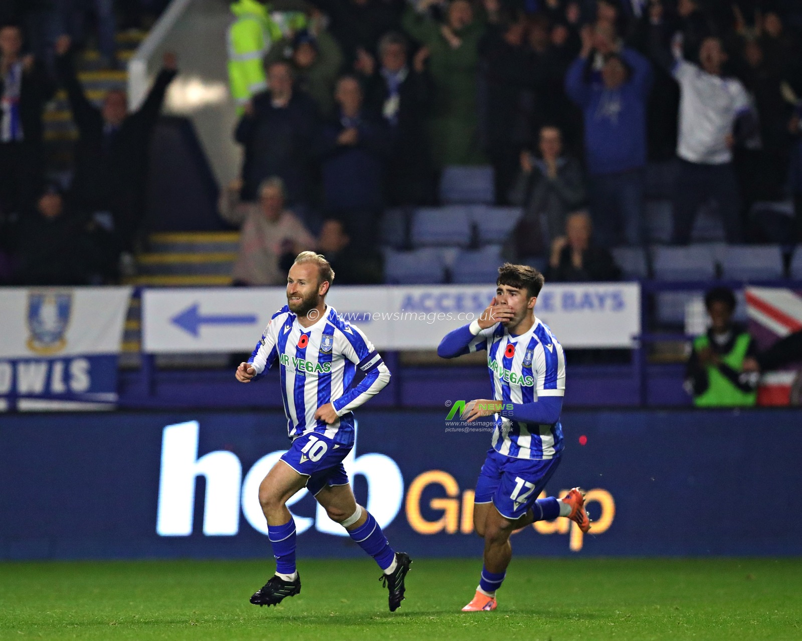 Barry Bannan of Sheffield Wednesday celebrates scoring to make it 1-0 during the Sky Bet Championship match Sheffield Wednesday vs Norwich City at Hillsborough, Sheffield, United Kingdom, 5th November 2025(Photo by Sam Eaden/News Images)*** GER AUT SUI OUT ***