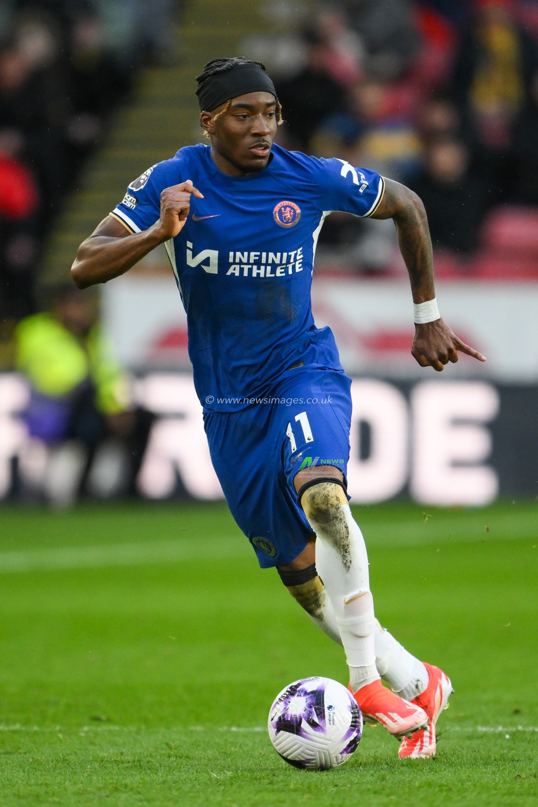 Noni Madueke of Chelsea makes a break with the ball during the Premier League match Sheffield United vs Chelsea at Bramall Lane, Sheffield, United Kingdom, 7th April 2024

(Photo by Craig Thomas/News Images)