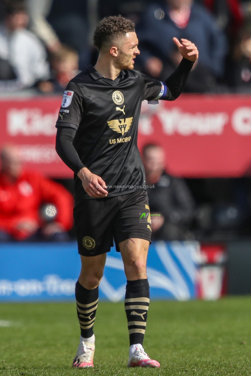Jordan Williams of Barnsley during the Sky Bet League 1 match Burton Albion vs Barnsley at Pirelli Stadium, Burton upon Trent, United Kingdom, 1st April 2024

(Photo by Alfie Cosgrove/News Images)