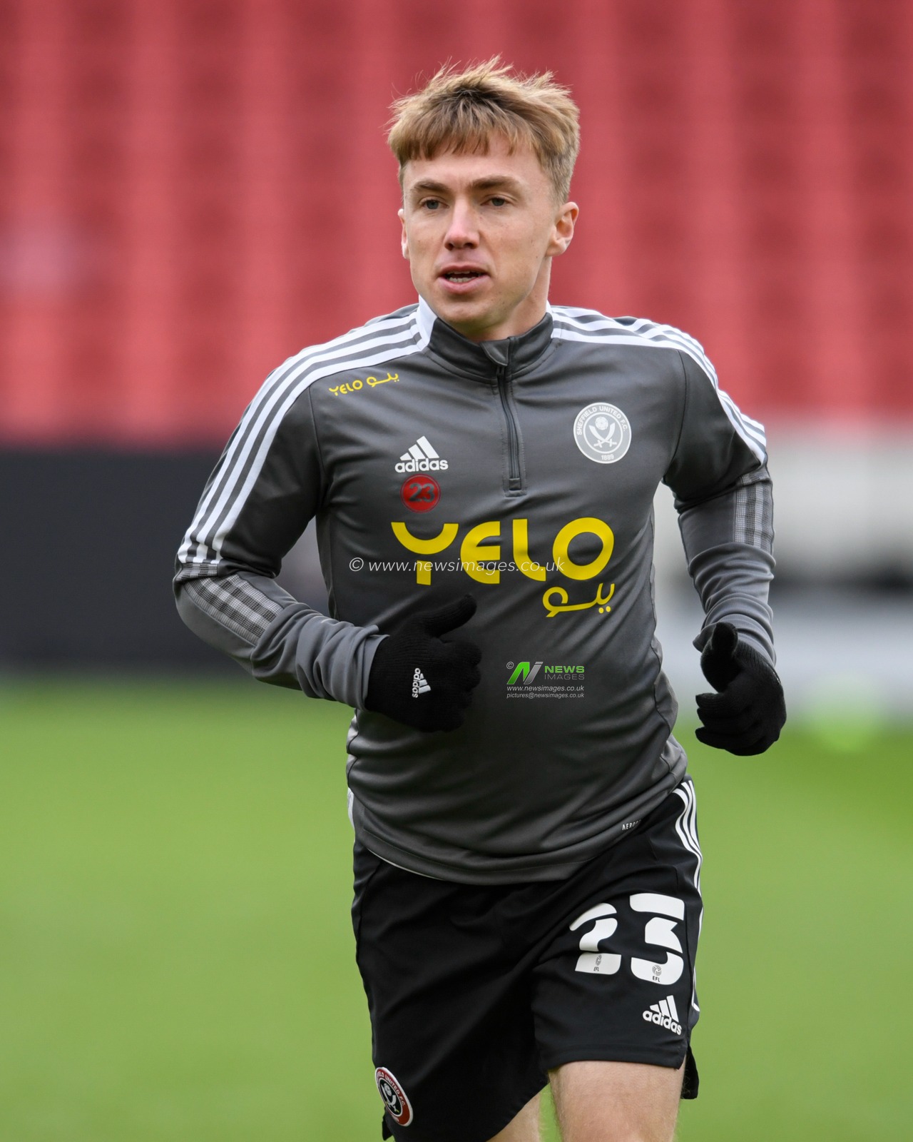 Ben Osborn #23 of Sheffield United warming up before the game