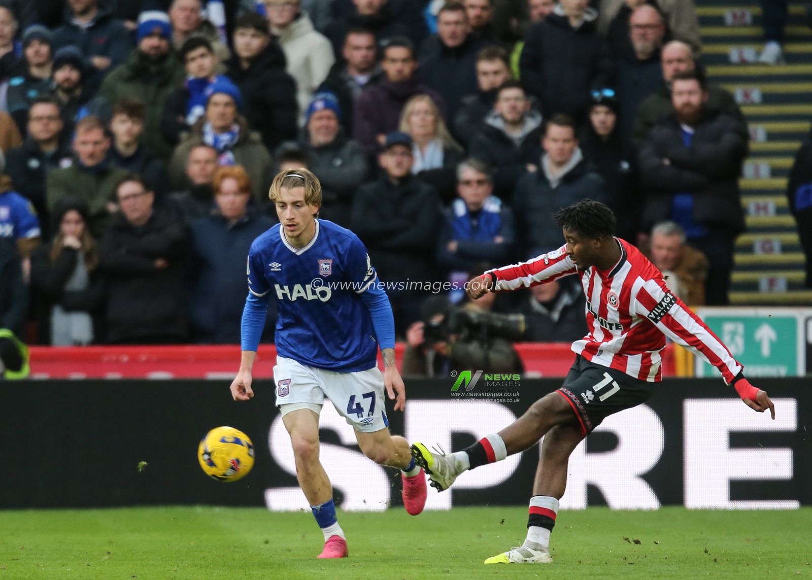Andre Brooks of Sheffield United passes the ball during the Sky Bet Championship match Sheffield United vs Ipswich Town at Bramall Lane, Sheffield, United Kingdom, 24th January 2026

(Photo by Richard Bierton/News Images)